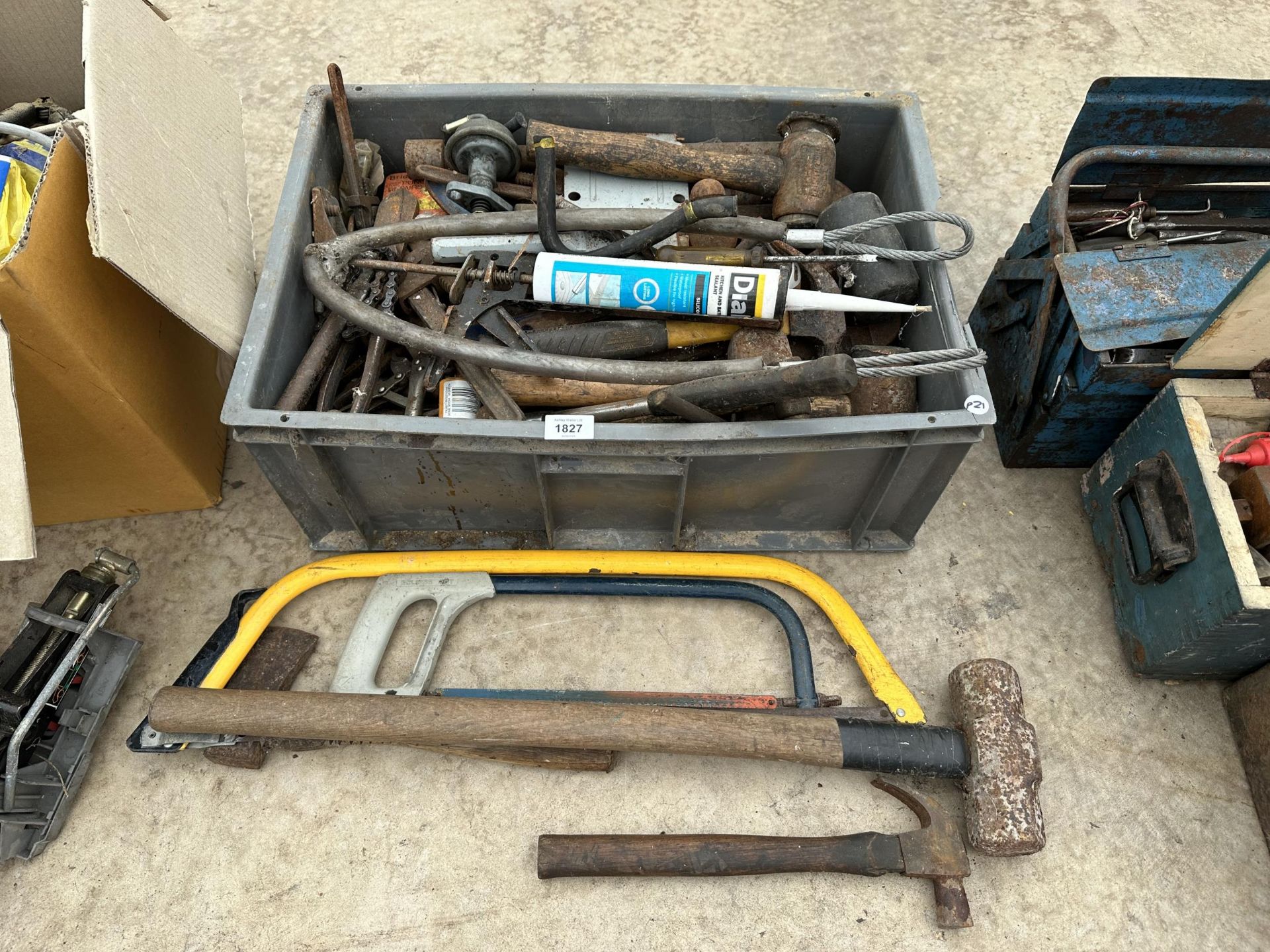 AN ASSORTMENT OF TOOLS TO INCLUDE A SLEDGE HAMMER, STILSENS AND VARIOUS HAMMERS ETC