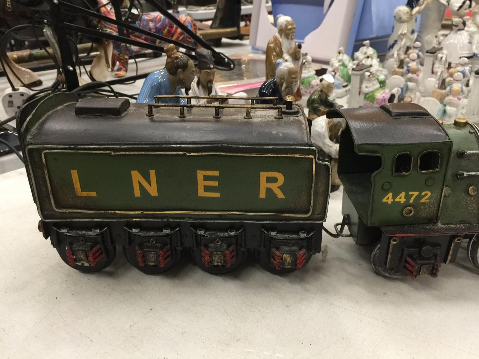 A LARGE TIN PLATE FLYING SCOTSMAN AND TENDER - Image 3 of 3