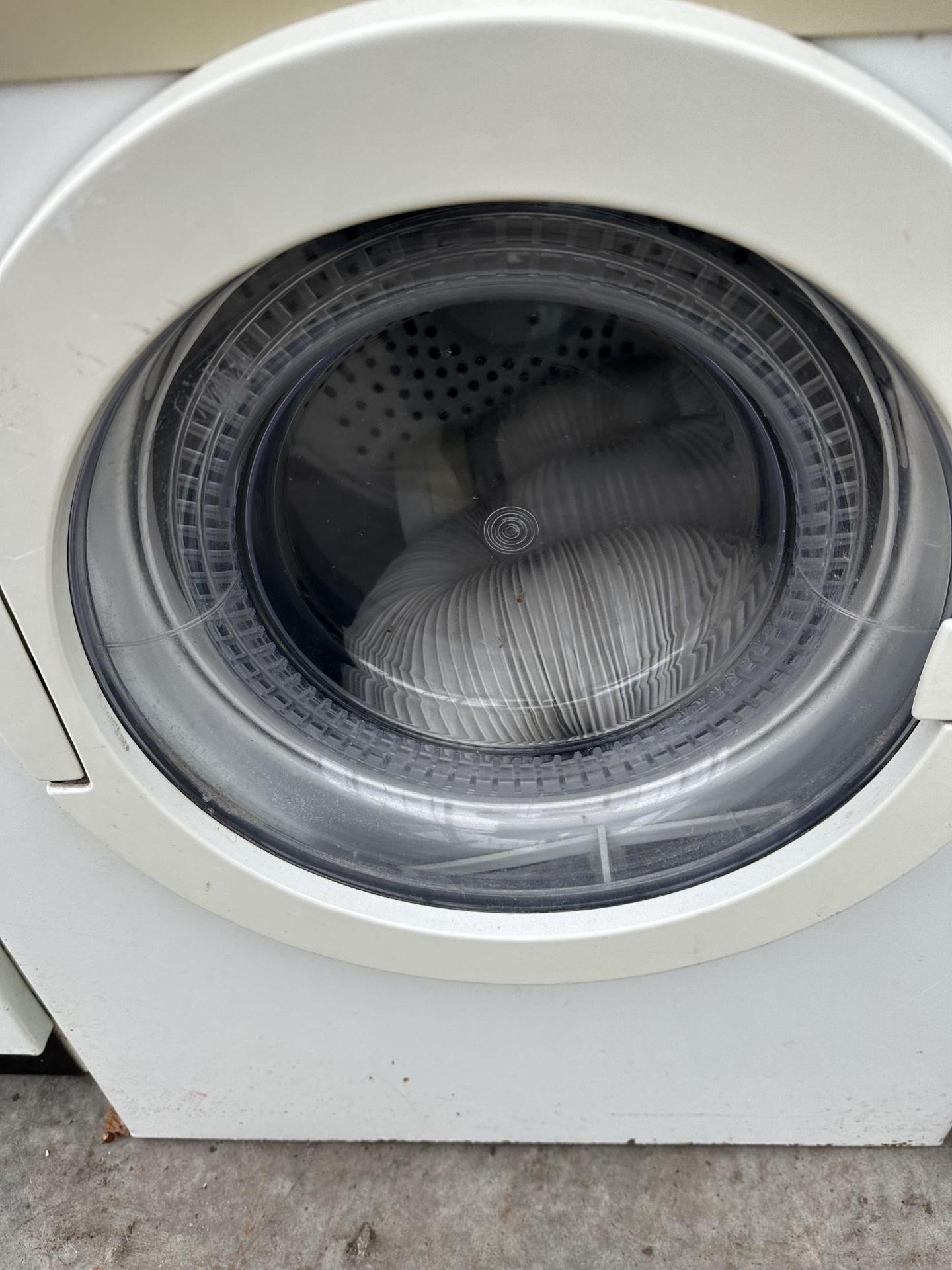 A COMPACT ZANUSSI TUMBLE DRYER - Bild 2 aus 3