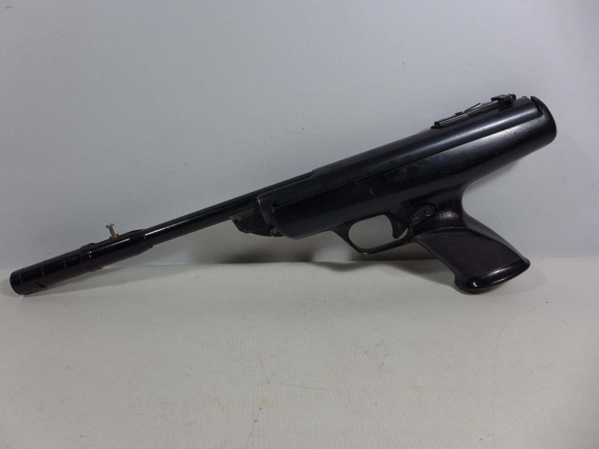 A BSA SCORPION .22 CALIBRE AIR PISTOL, SERIAL NUMBER PA 39359, 20 CM BARREL, LENGTH 47CM