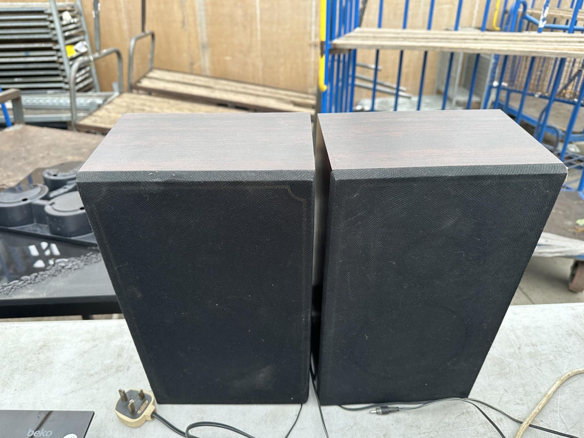 A TOSHIBA RECORD PLAYER WITH A PAIR OF WOODEN CASED SPEAKERS - Image 3 of 3