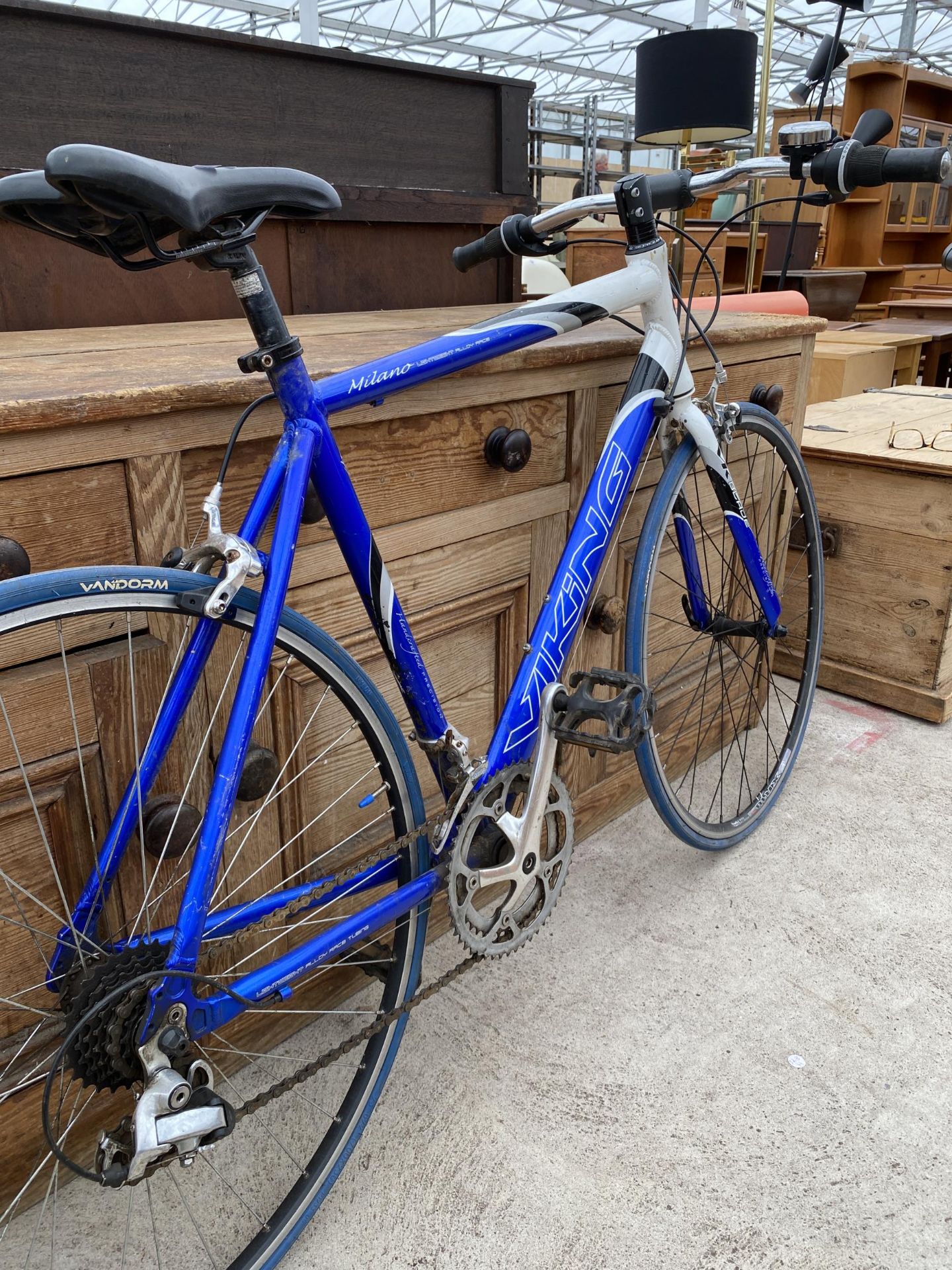 A GENTS VIKING ROAD RACING BIKE WITH 14 SPEED GEAR SYSTEM - Bild 2 aus 3