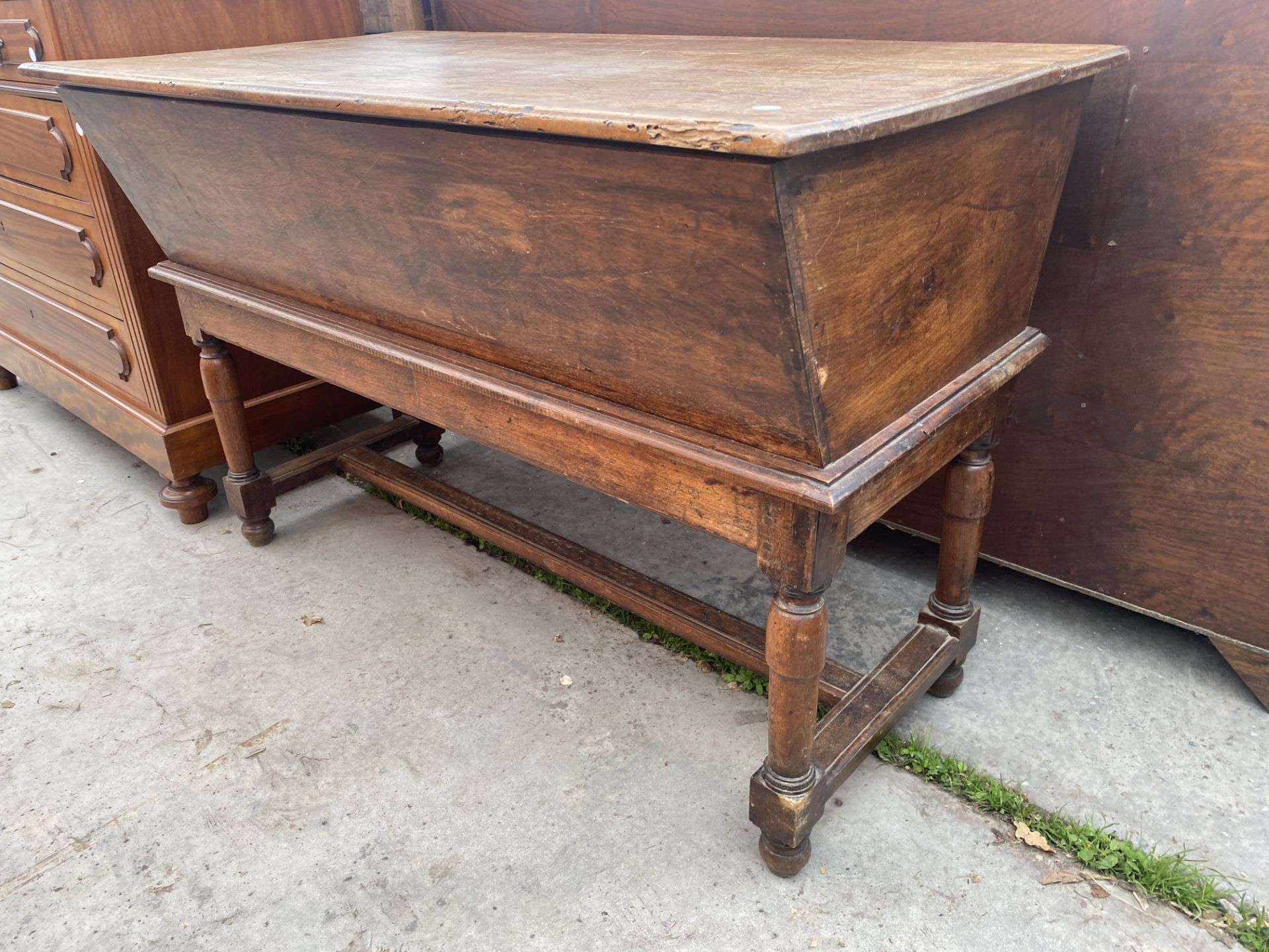 A CONTINENTAL VICTORIAN DOUGH BIN ON OPEN BASE WITH TURNED LEGS, 44X24" - Bild 2 aus 6