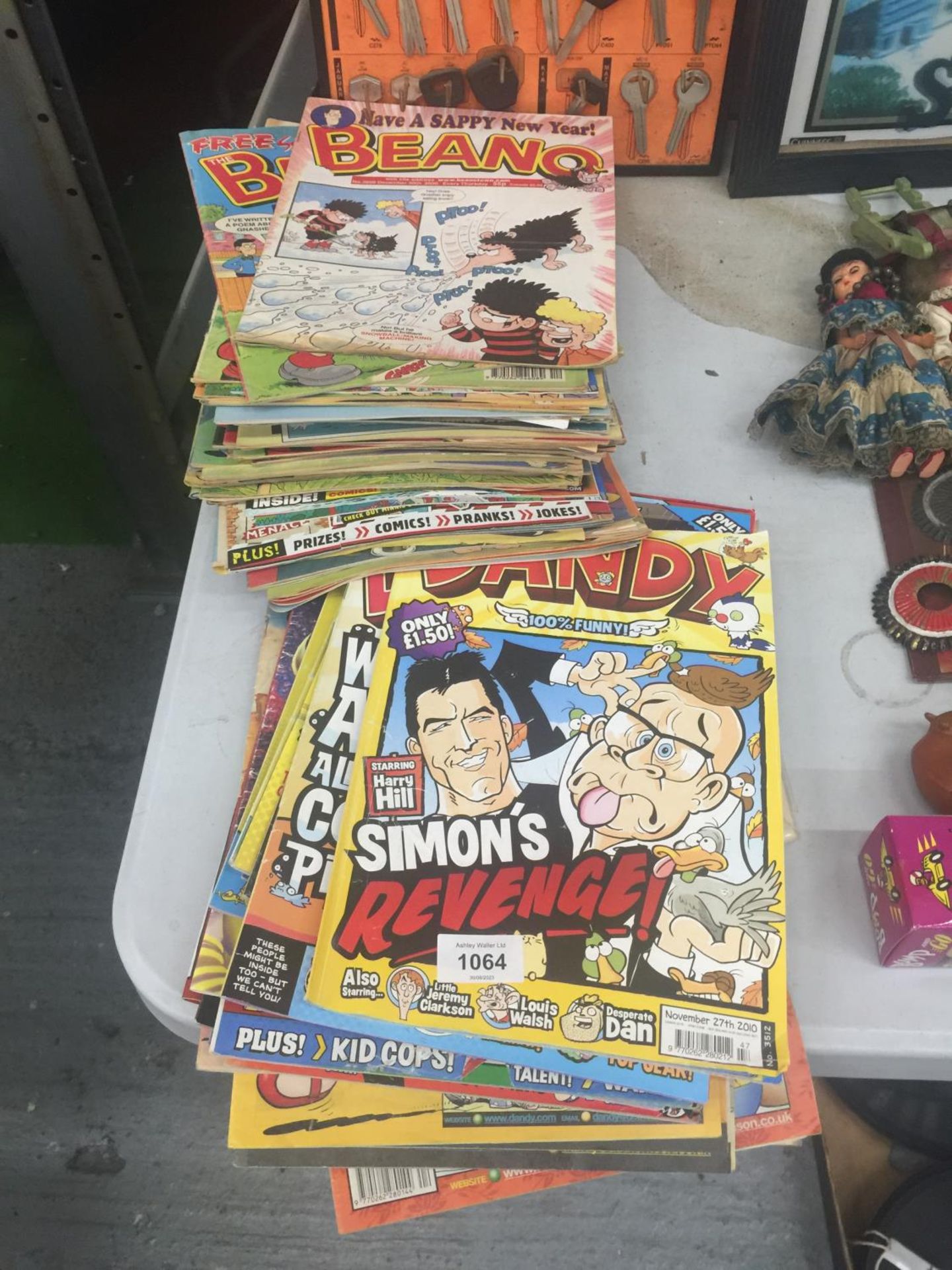 A LARGE COLLECTION OF THE DANDY AND BEANO COMICS