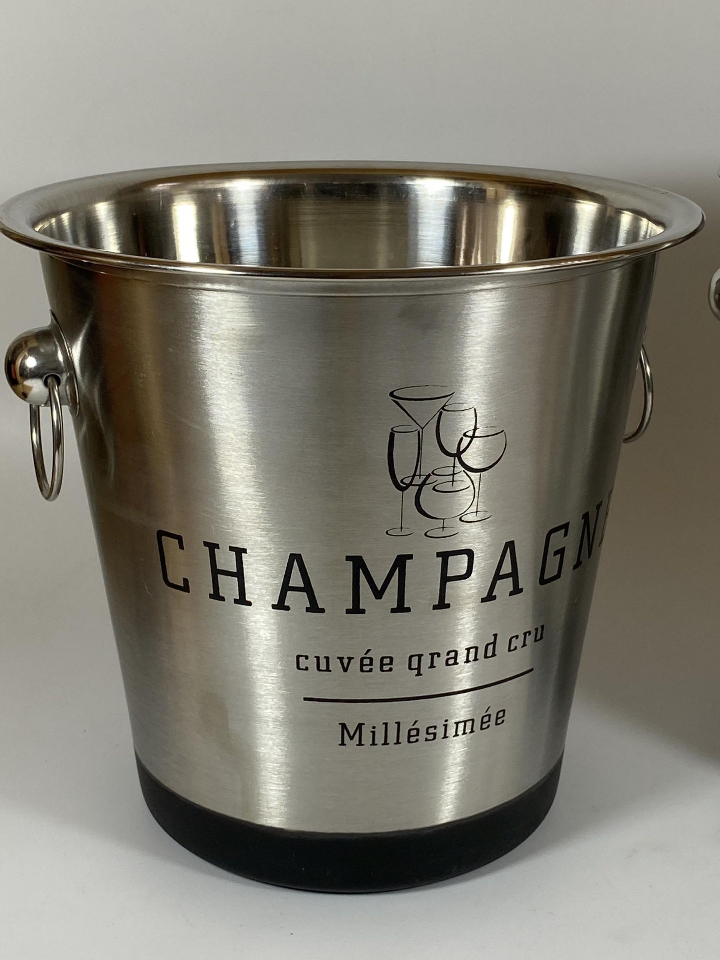 A PAIR OF CHROME EFFECT CHAMPAGNE BUCKETS - Bild 2 aus 3