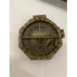 A BRASS COMPASS WITH FRENCH ADDRESS INSCRIPTION TO REVERSE
