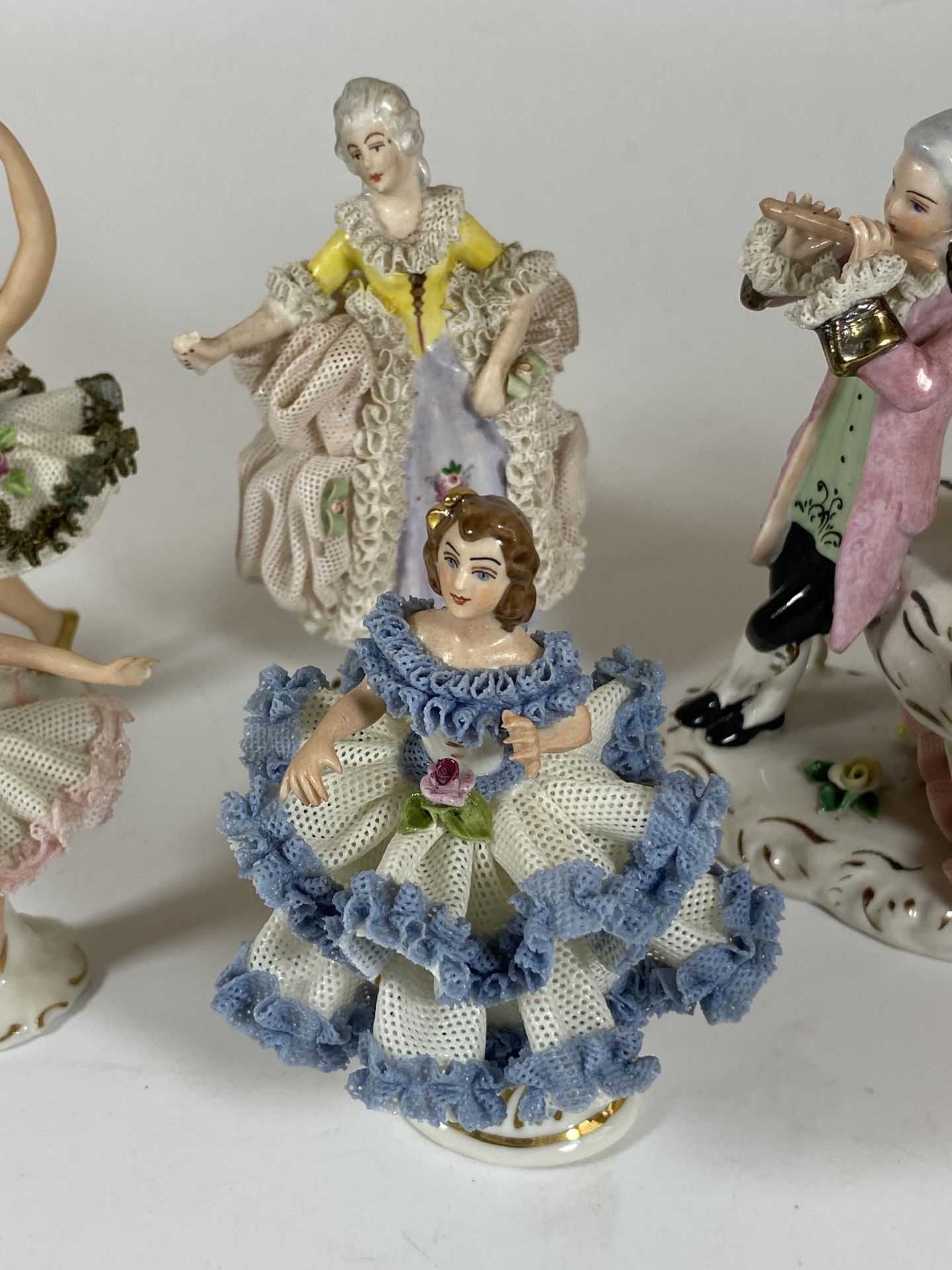 A COLLECTION OF VINTAGE DRESDEN LACE CONTINENTAL FIGURES - Image 3 of 7
