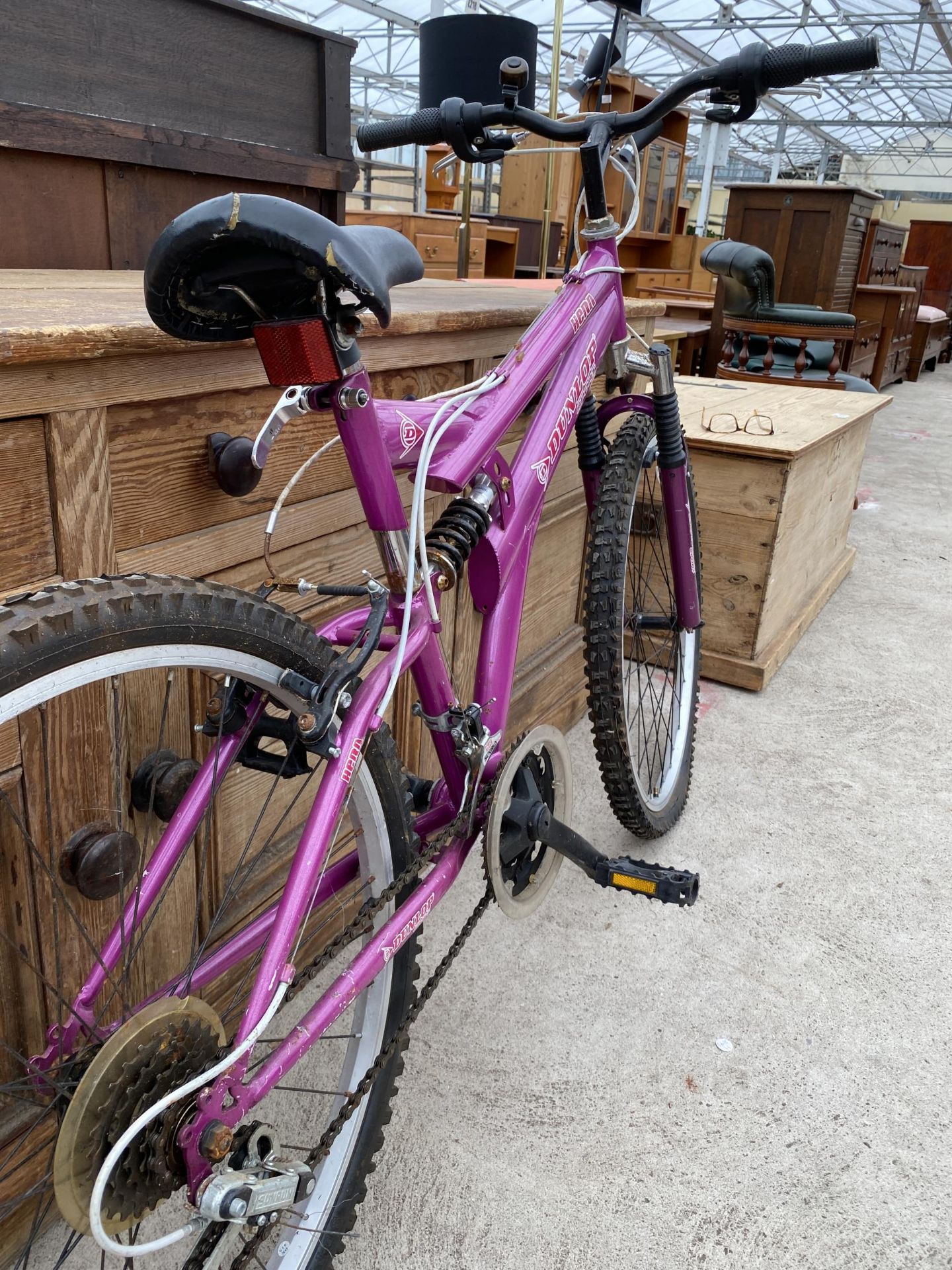 A LADIES DUNLOP HERA MOUNTAIN BIKE WITH FRONT AND REAR SUSPENSION AND 15 SPEED GEAR SYSTEM - Image 2 of 3