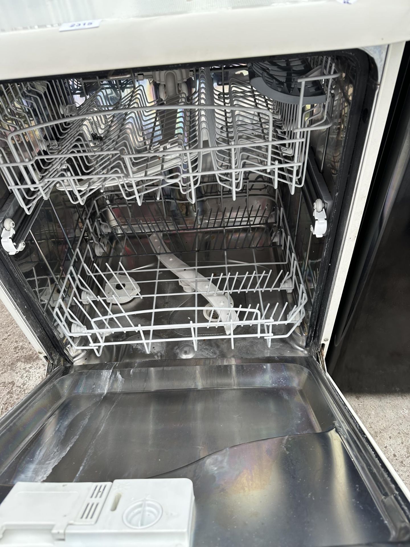 A WHITE HOTPOINT DISHWASHER - Bild 2 aus 2