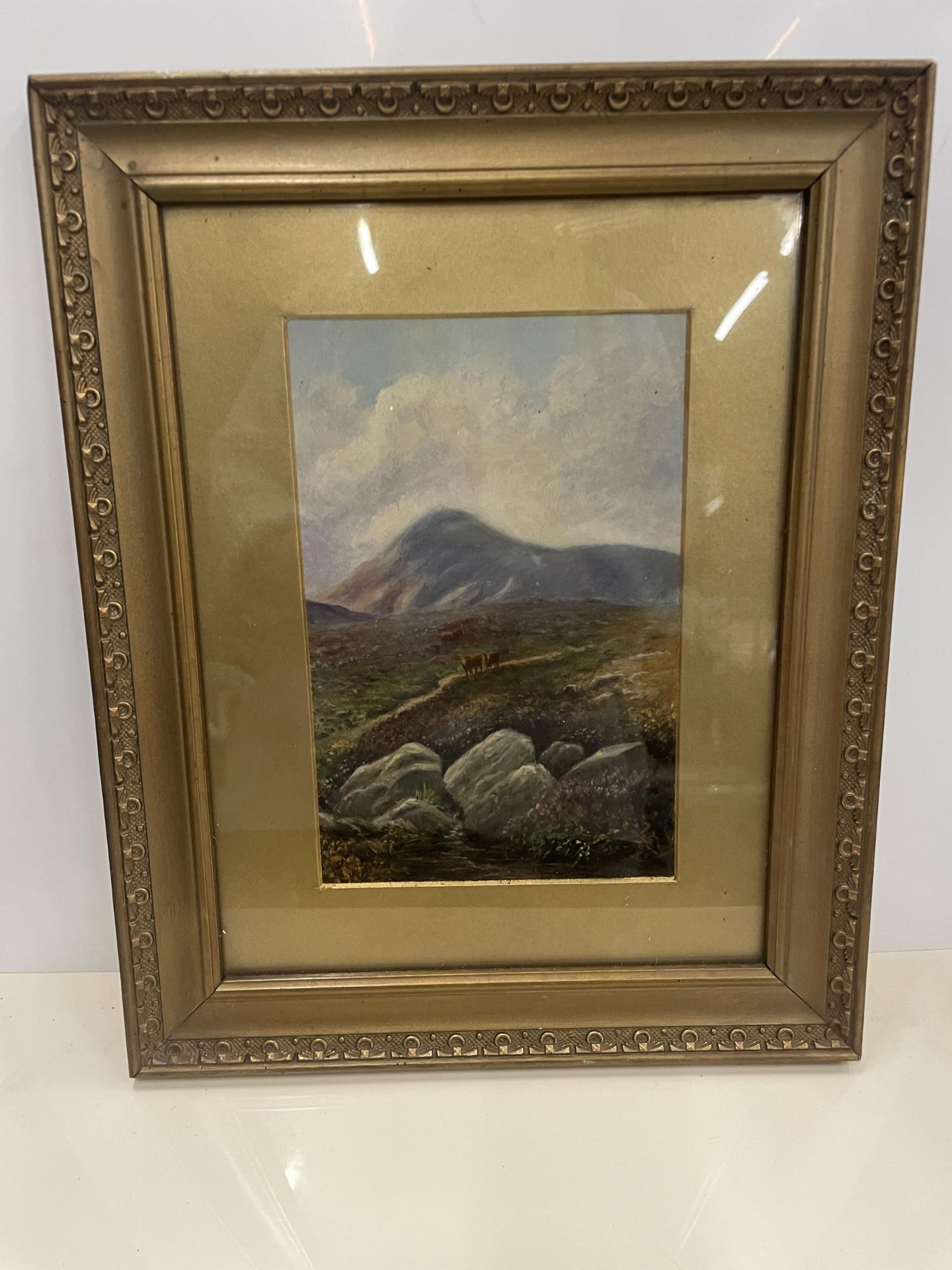 A VICTORIAN GILT FRAMED OIL PAINTING 'CATTLE IN THE HILLS'