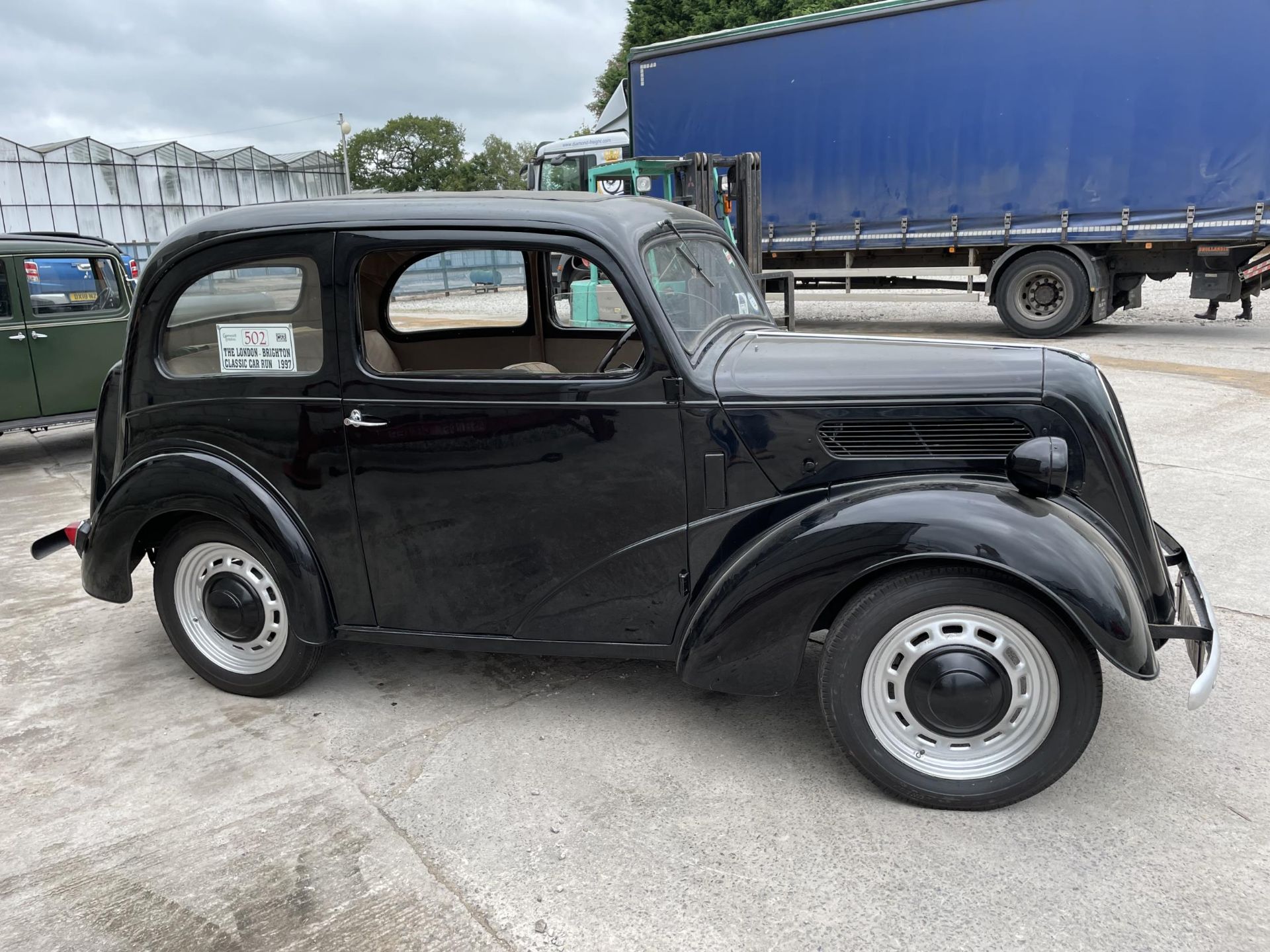 A FORD POPULAR MOTOR CAR, REGISTRATION 3018 IA, ON A V5C, IN VERY GOOD CONDITION, STARTS AND - Image 3 of 17