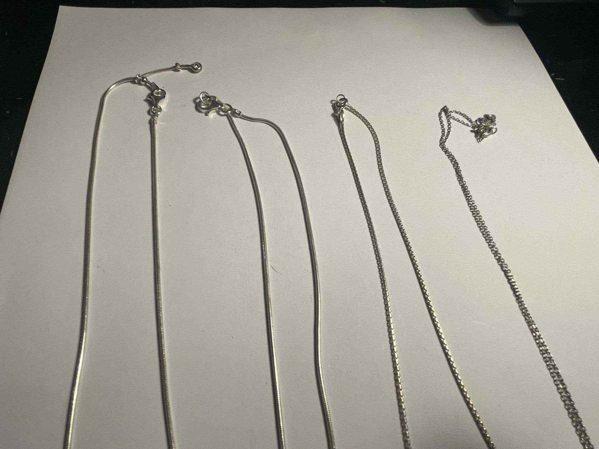 FOUR SILVER NECKLACES WITH PENDANTS - Image 4 of 4