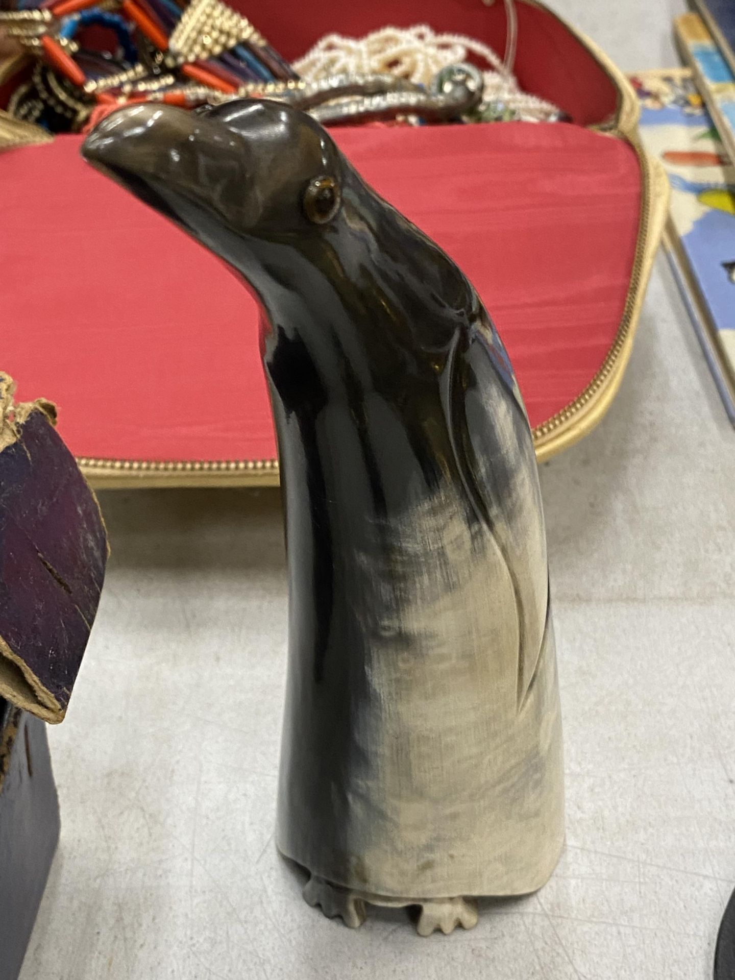 A CARVED HORN FIGURE OF A PENGUIN, HEIGHT 20CM