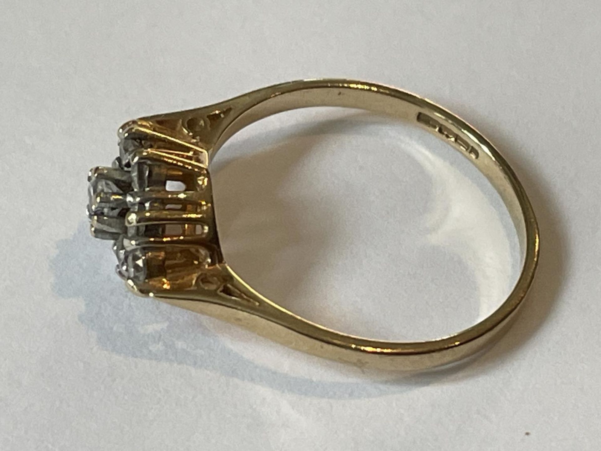A 9 CARAT GOLD RING WITH NINE CUBIC ZIRCONIAS IN A DIAMOND PATTERN SIZE P - Image 2 of 3