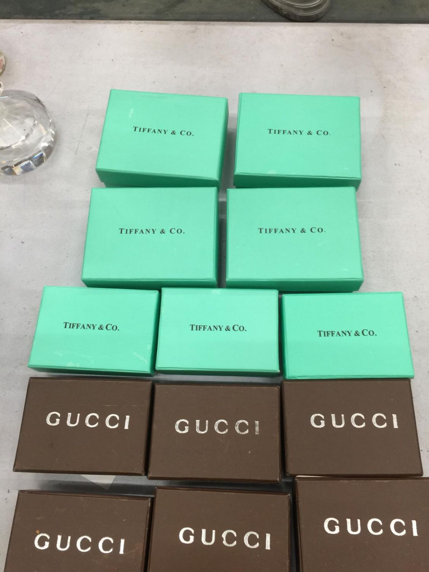 A QUANTITY OF EMPTY JEWELLERY BOXES AND POUCHES MARKED TIFFANY AND GUCCI - Image 2 of 3