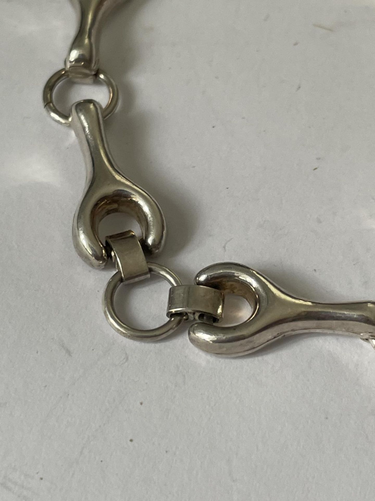 A SILVER BRACELET WITH SPANNER STYLE DESIGN - Image 2 of 2