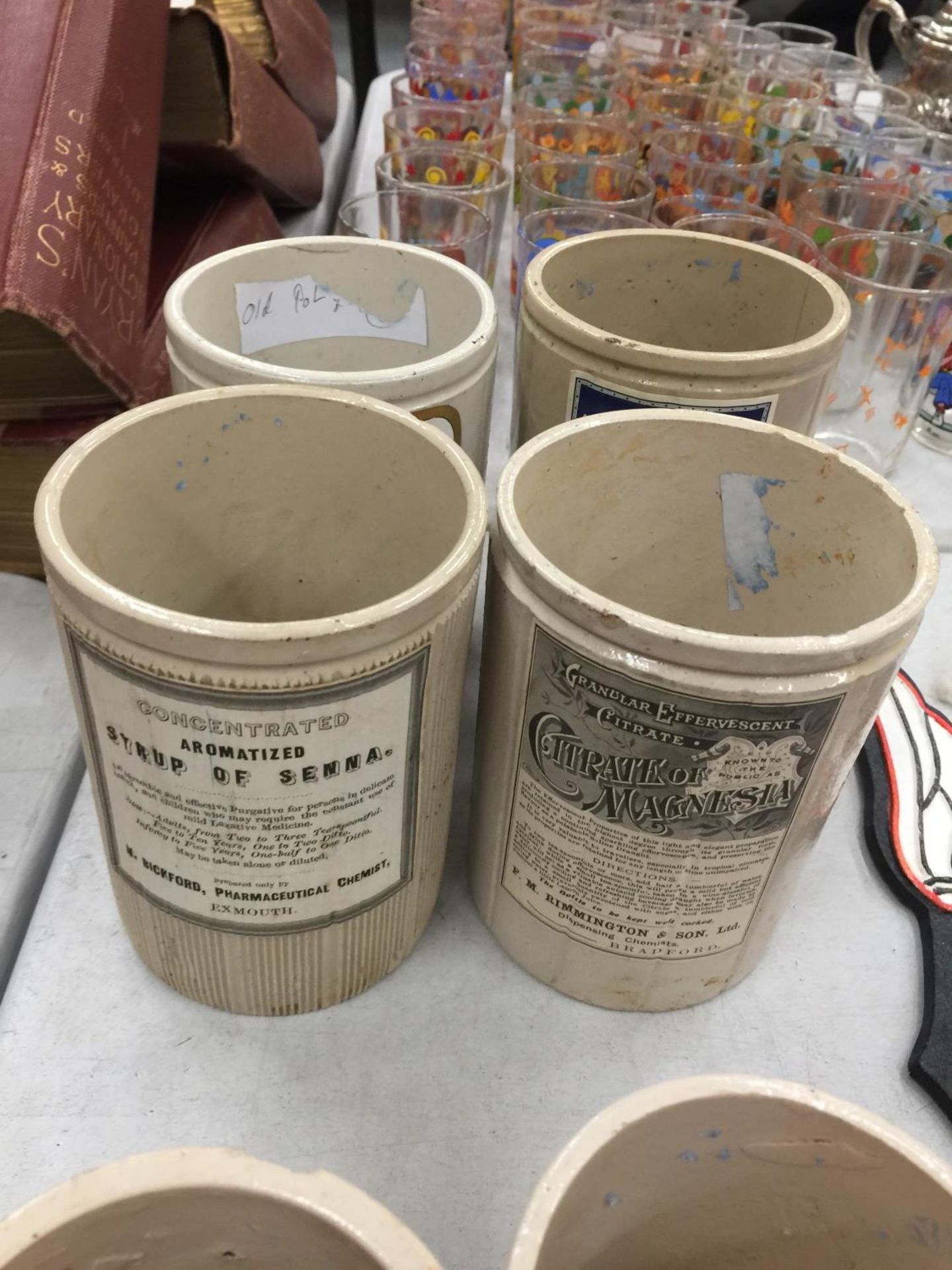 A QUANTITY OF ADVERTISING POTTERY JARS - Bild 4 aus 4