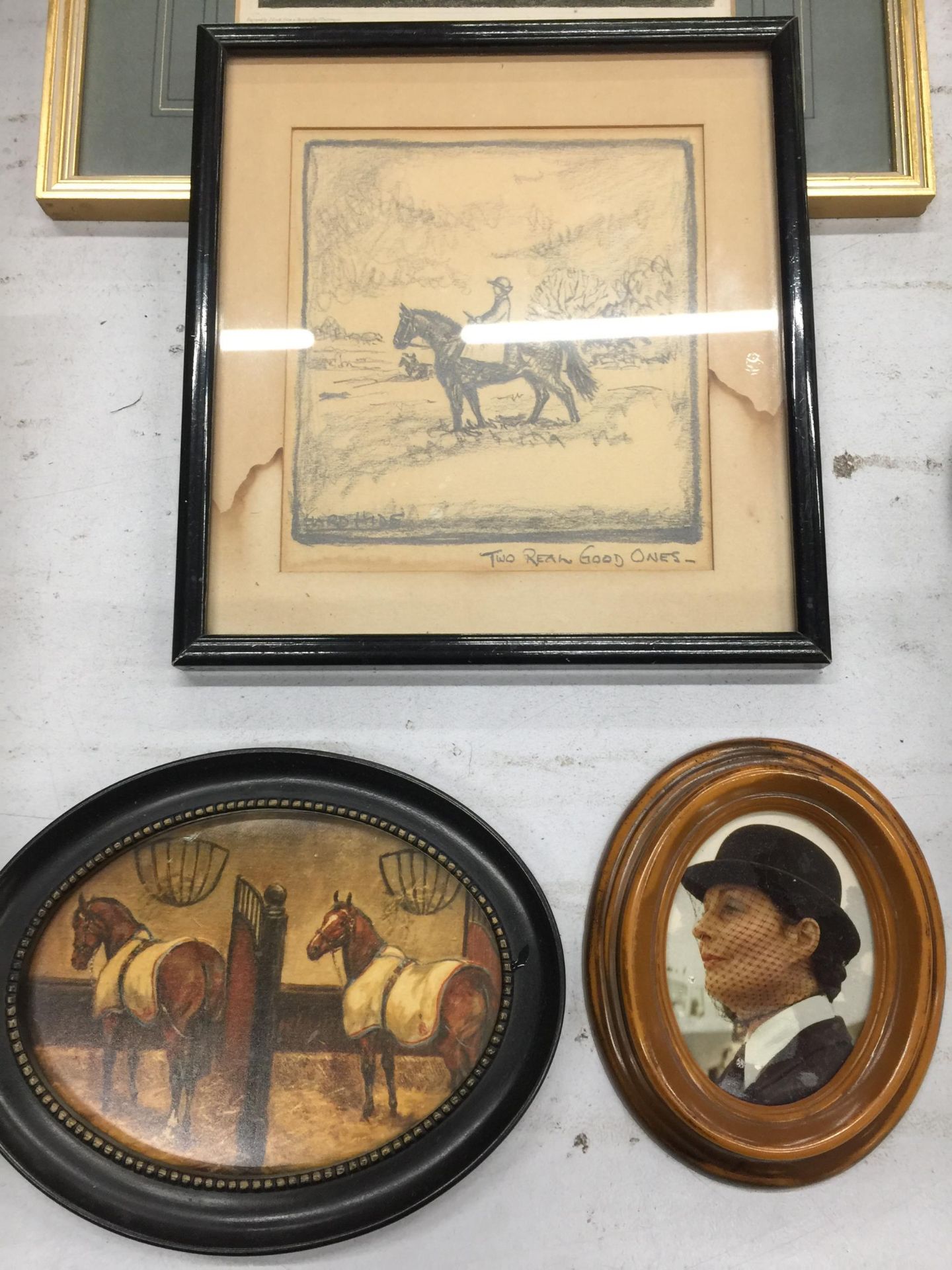 A MIXED LOT OF FRAMED ENGRAVINGS TO INCLUDE PAIR OF HORSE / HUNTING SCENES ETC - Bild 4 aus 4