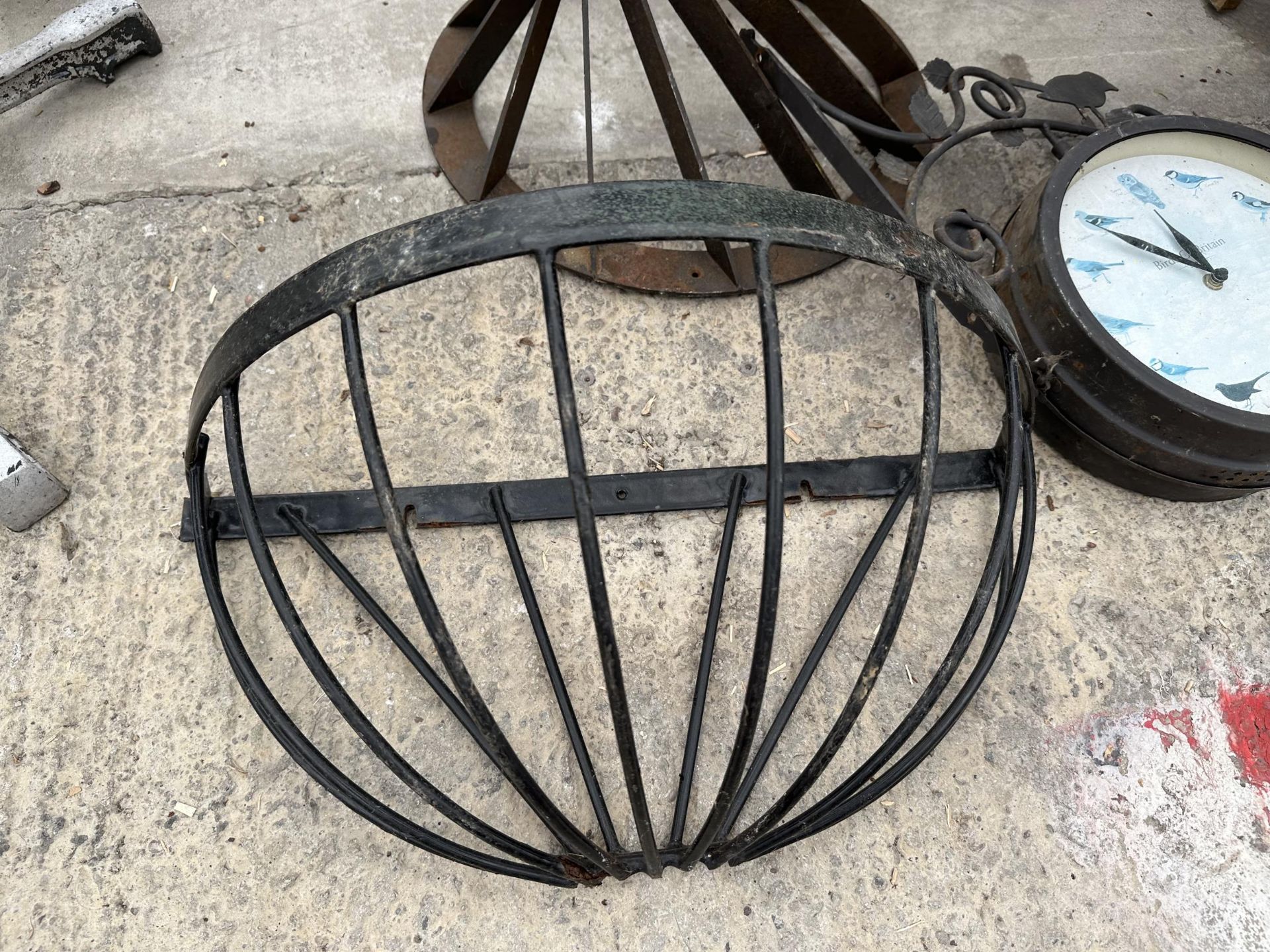 AN OUTDOOR CLOCK, A HAYRACK PLANTER AND A FURTHER METAL TABLE BASE - Image 3 of 4