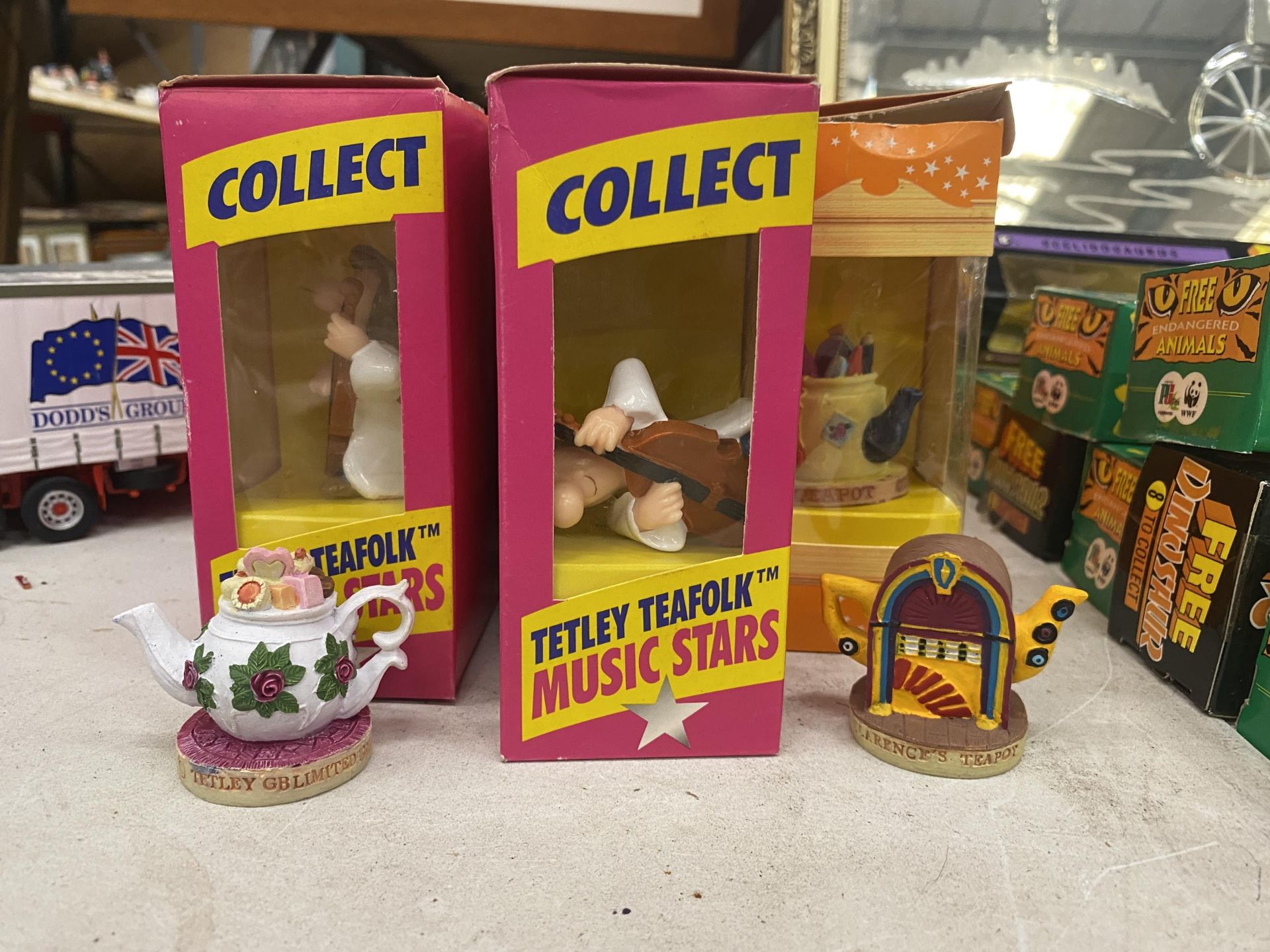 A COLLECTION OF BOXED TETLEY TEAFOLK AND FURTHER ITEMS - Image 3 of 3