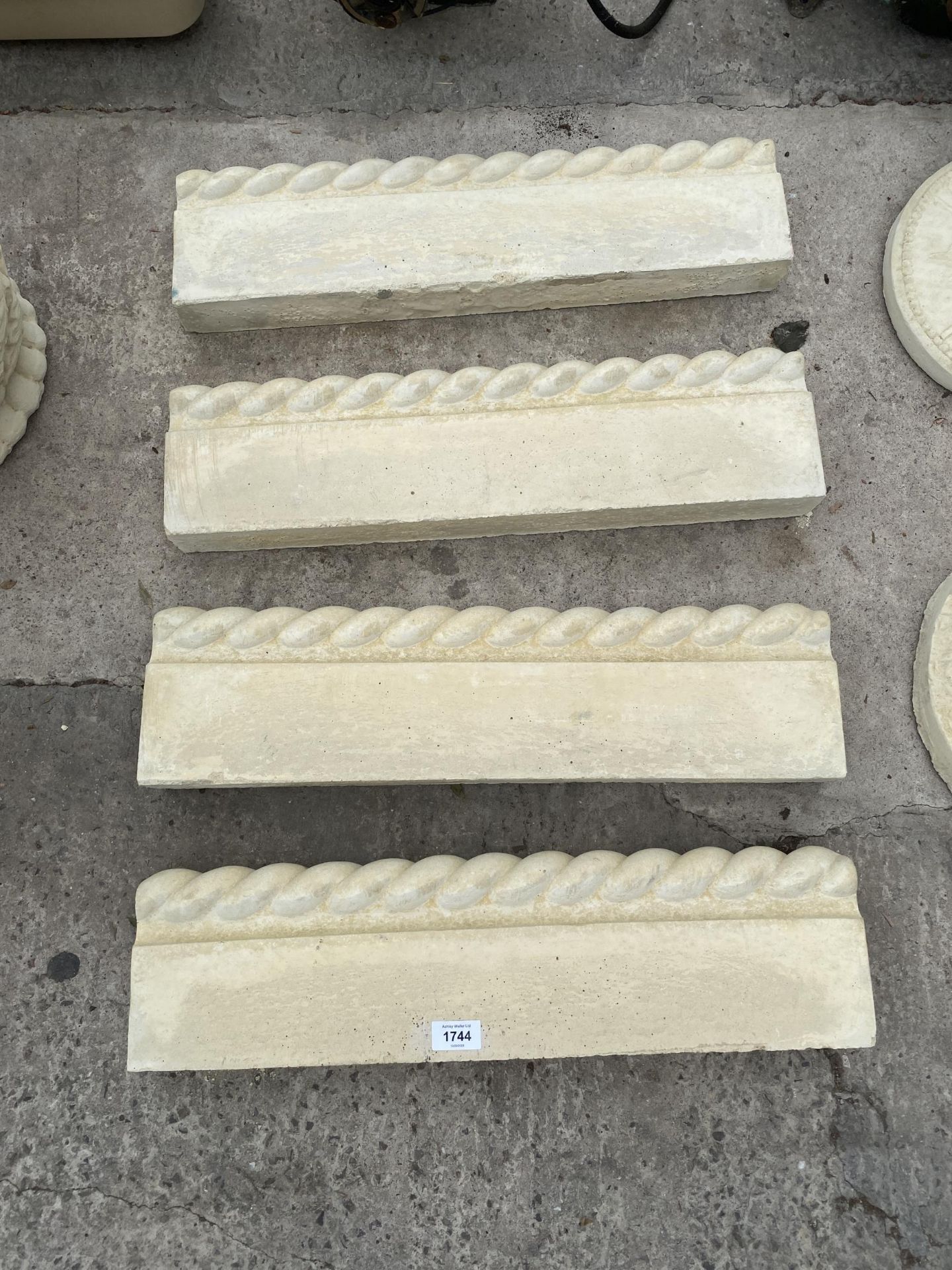 AN AS NEW EX DISPLAY CONCRETE SET OF FOUR STRAIGHT ROPE EDGING *PLEASE NOTE VAT TO BE PAID ON THIS