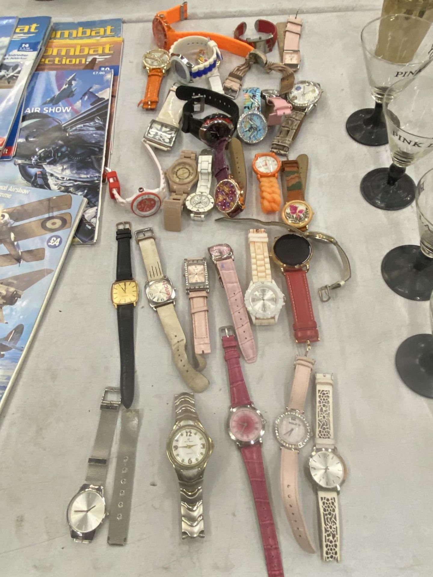 A LARGE QUANTITY OF WRISTWATCHES TO INCLUDE BENCH, NEXT, ETC - 30 IN TOTAL