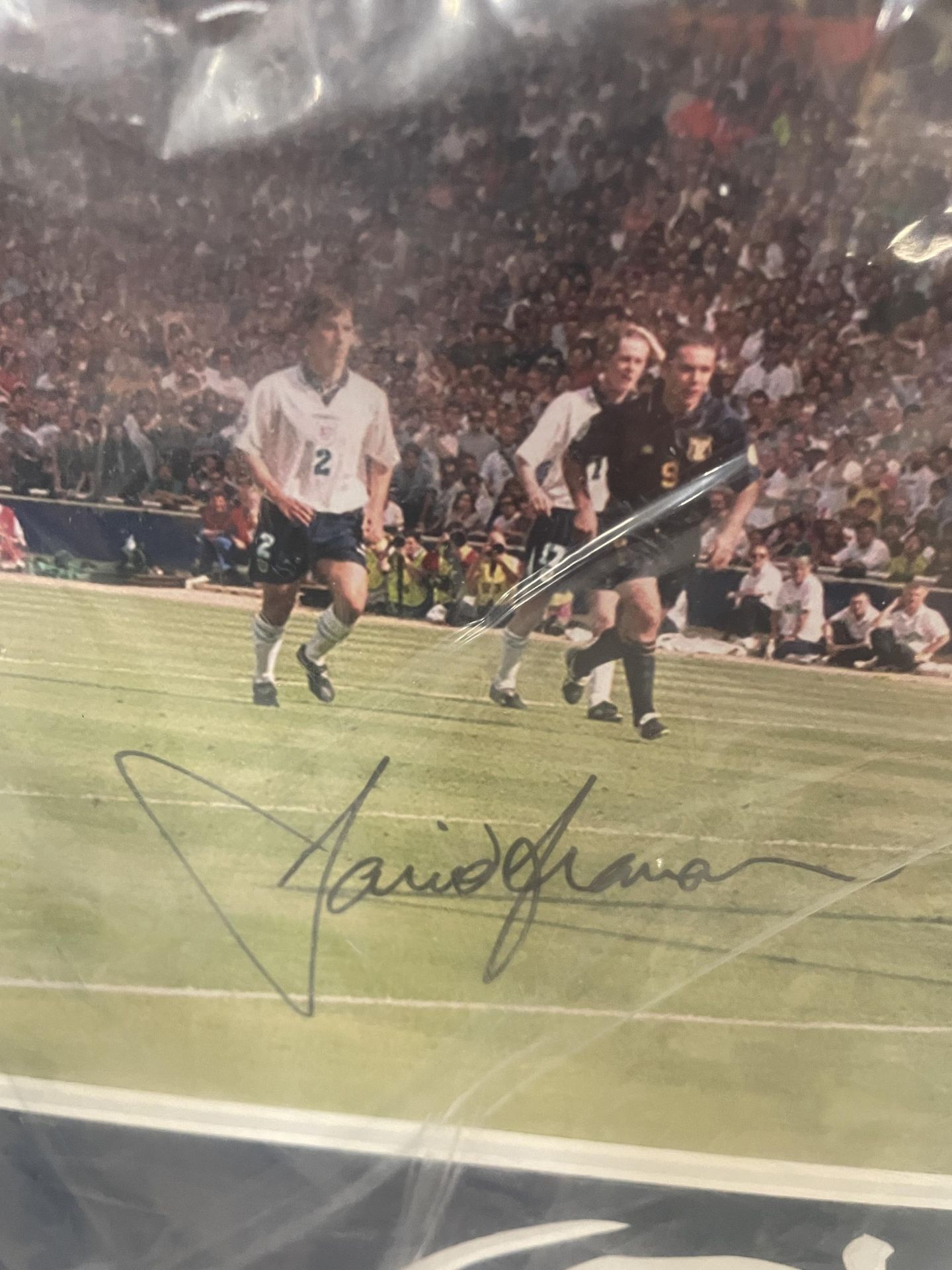 A FRAMED EURO 1996 SIGNED PHOTO BY PAUL GASCOIGNE AND DAVID SEAMAN, WITH ALL STAR SIGNINGS - Image 4 of 7