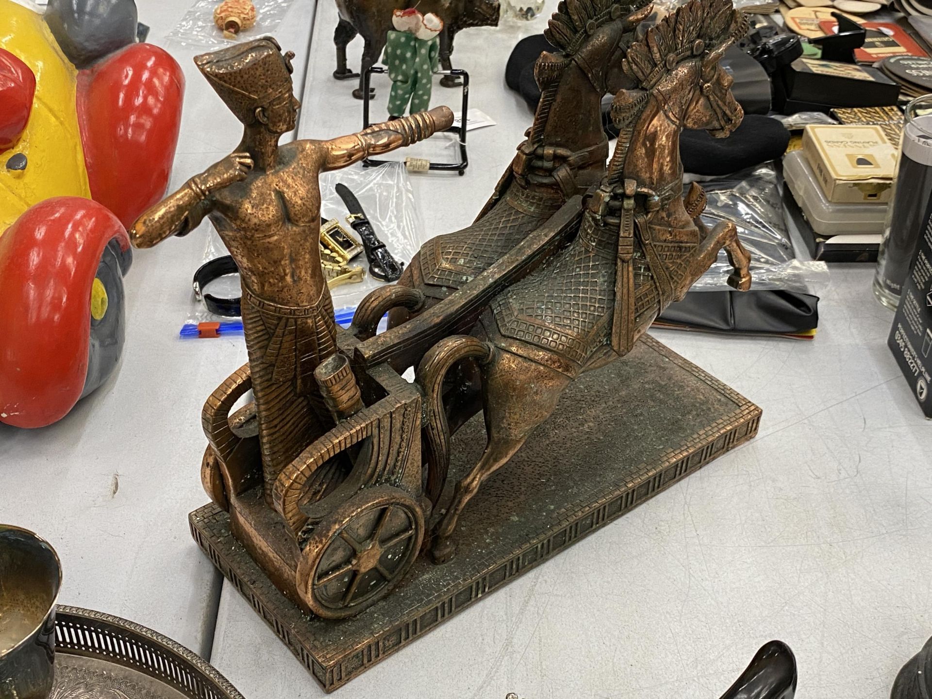 A COPPER EFFECT HORSE AND CHARIOT MODEL, HEIGHT 27CM - Image 3 of 3