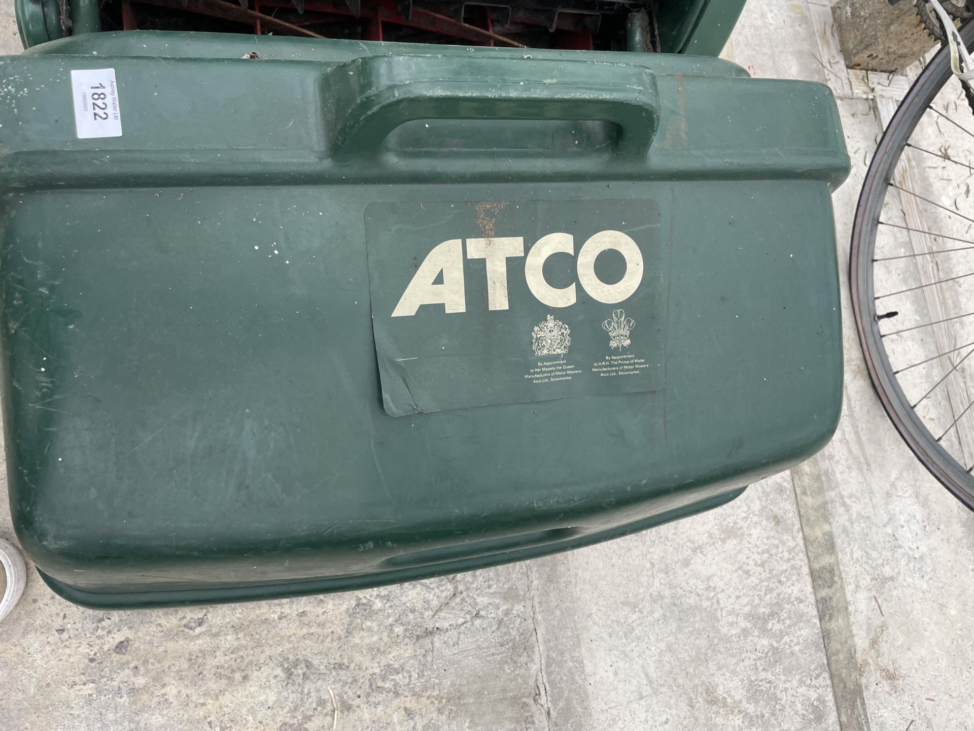 AN ATCO CYLINDER MOWER WITH GRASS BOX BELIEVED IN WORKING ORDER BUT NO WARRANTY - Image 2 of 4