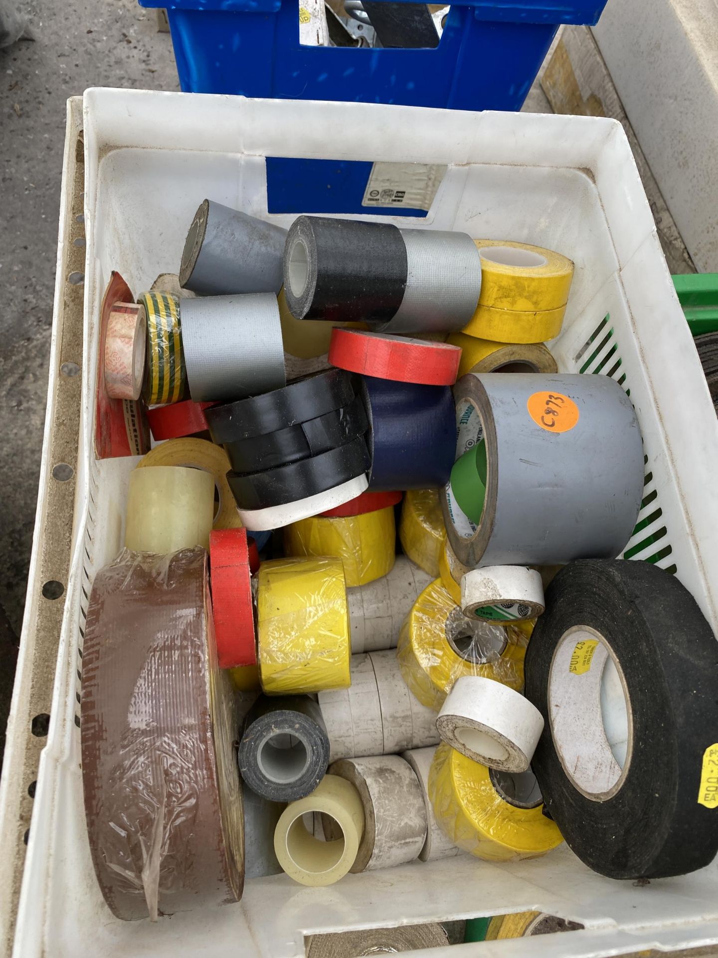 A LARGE QUANTITY OF ASSORTED TAPE - Bild 3 aus 3