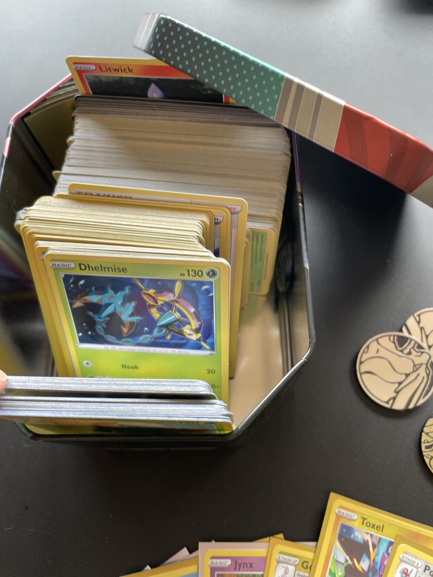 A TIN OF ASSORTED POKEMON CARDS, HOLOS, TOKENS ETC - Image 4 of 5