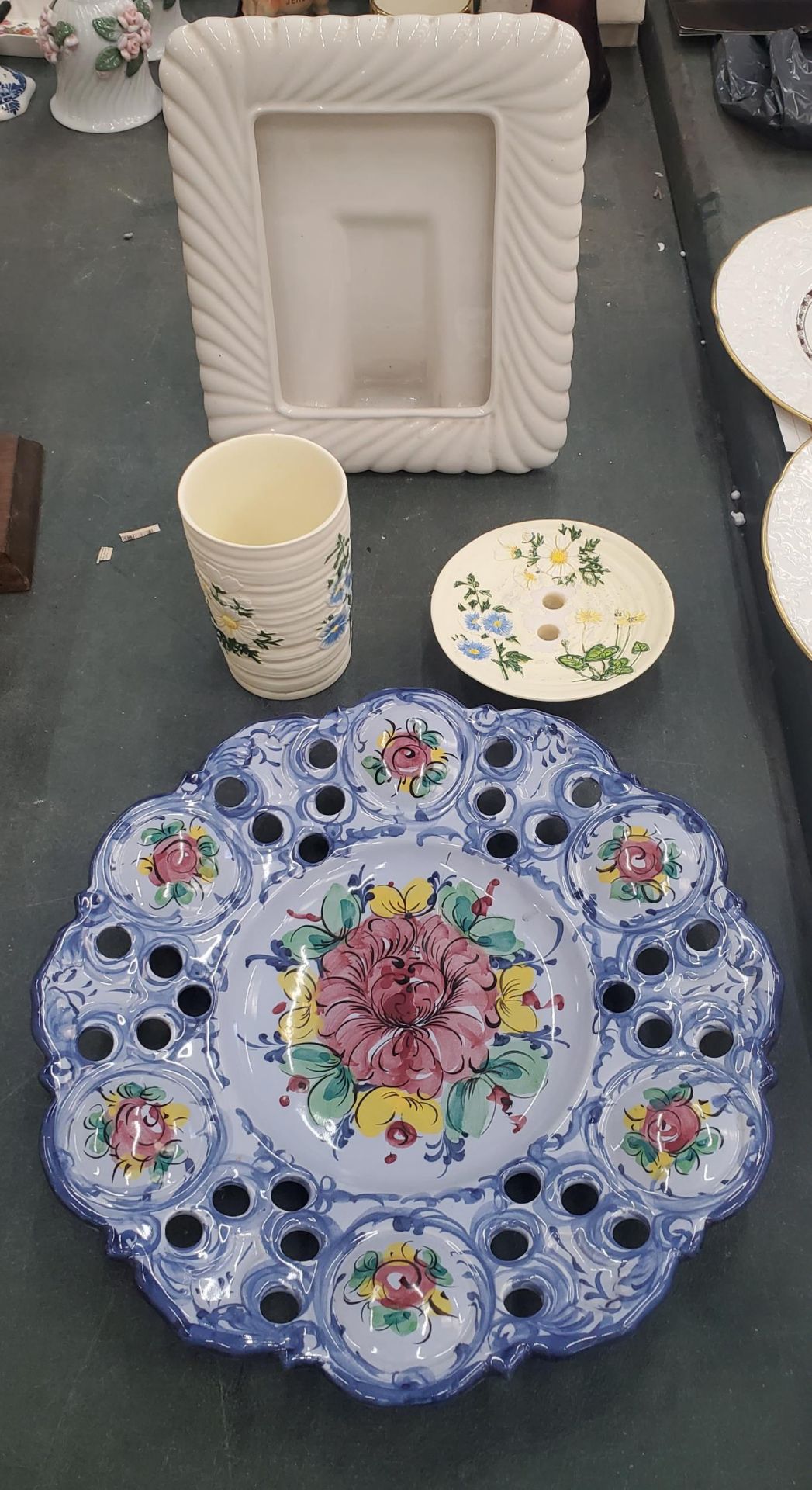 FOUR ITEMS TO INCLUDE A PORTUGUESE POTTERY FLORAL PLATE, PHOTO FRAME ETC