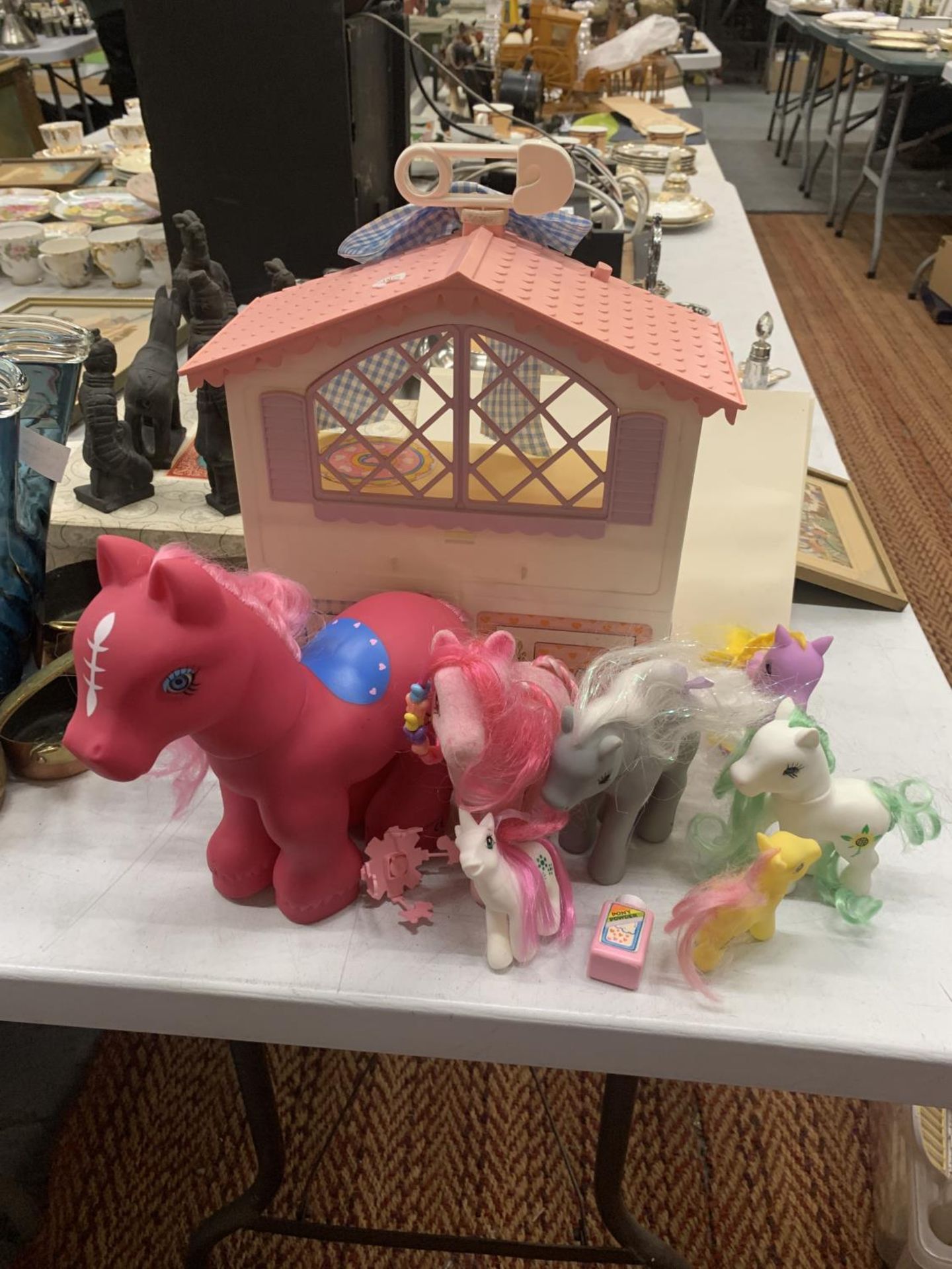 A MY LITTLE PONY STABLE HOUSE AND PONIES