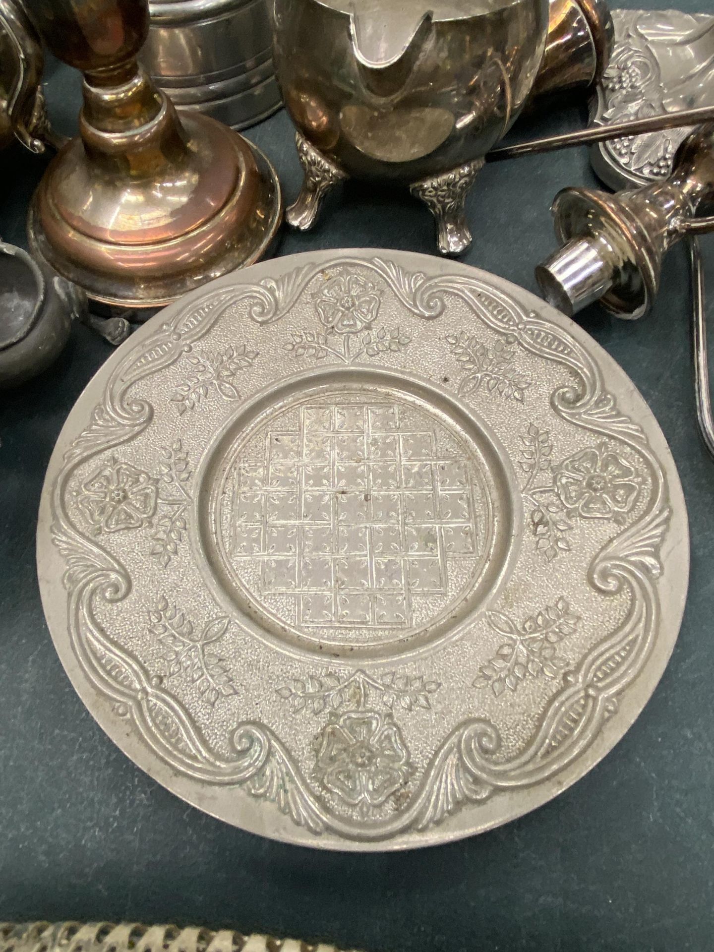 A LARGE QUANTITY OF VINTAGE SILVER PLATED ITEMS TO INCLUDE GALLERIED TRAYS, GOBLETS, CANDLEABRAS, - Image 5 of 5