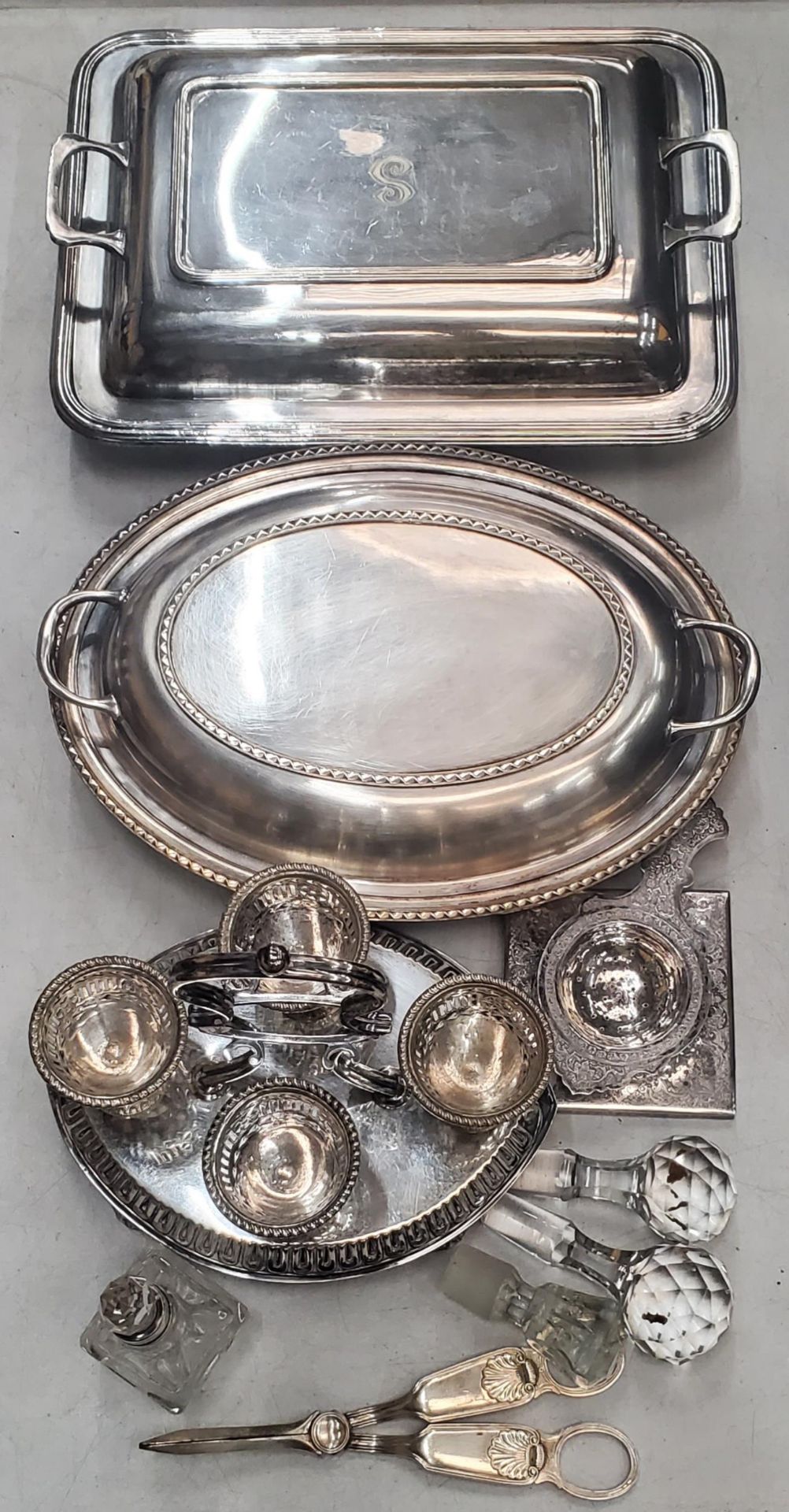 A COLLECTION OF VINTAGE SILVER PLATED ITEMS, TUREENS, EGG STAND ETC