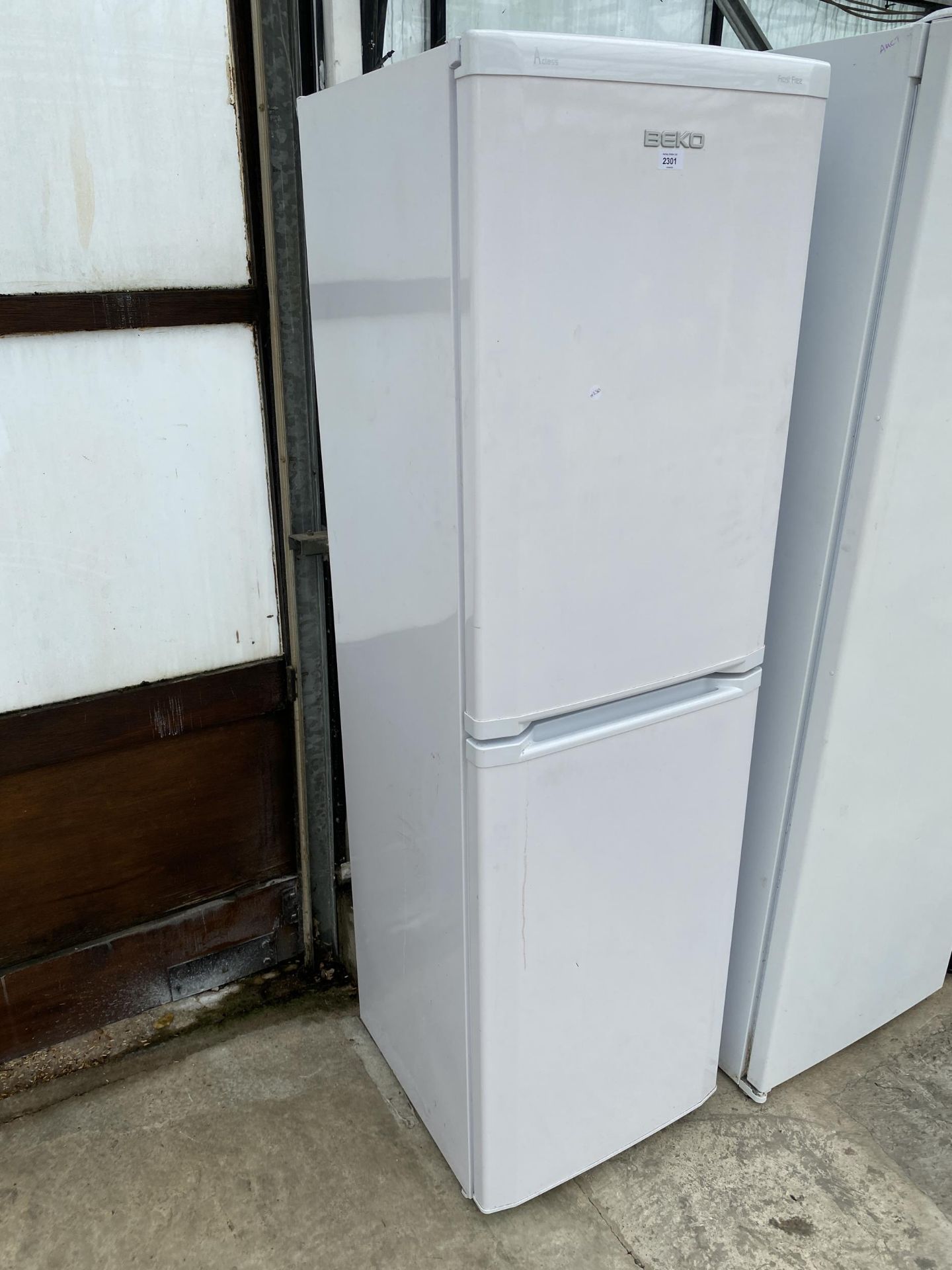 A WHITE BEKO A CLASS FROST FREE UPRIGHT FRIDGE FREEZER