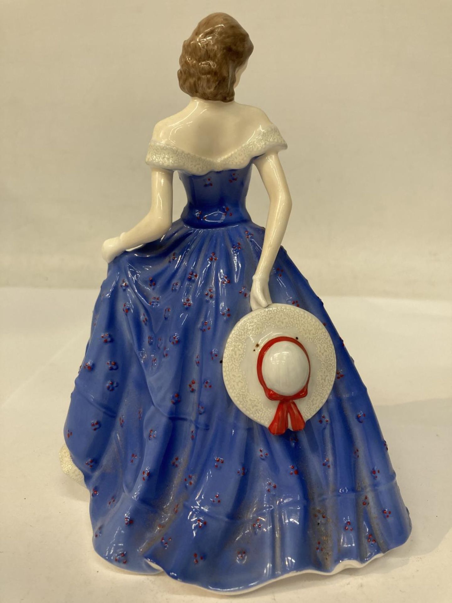 A ROYAL WORCESTER FIGURINE ISABELLE - Image 2 of 6