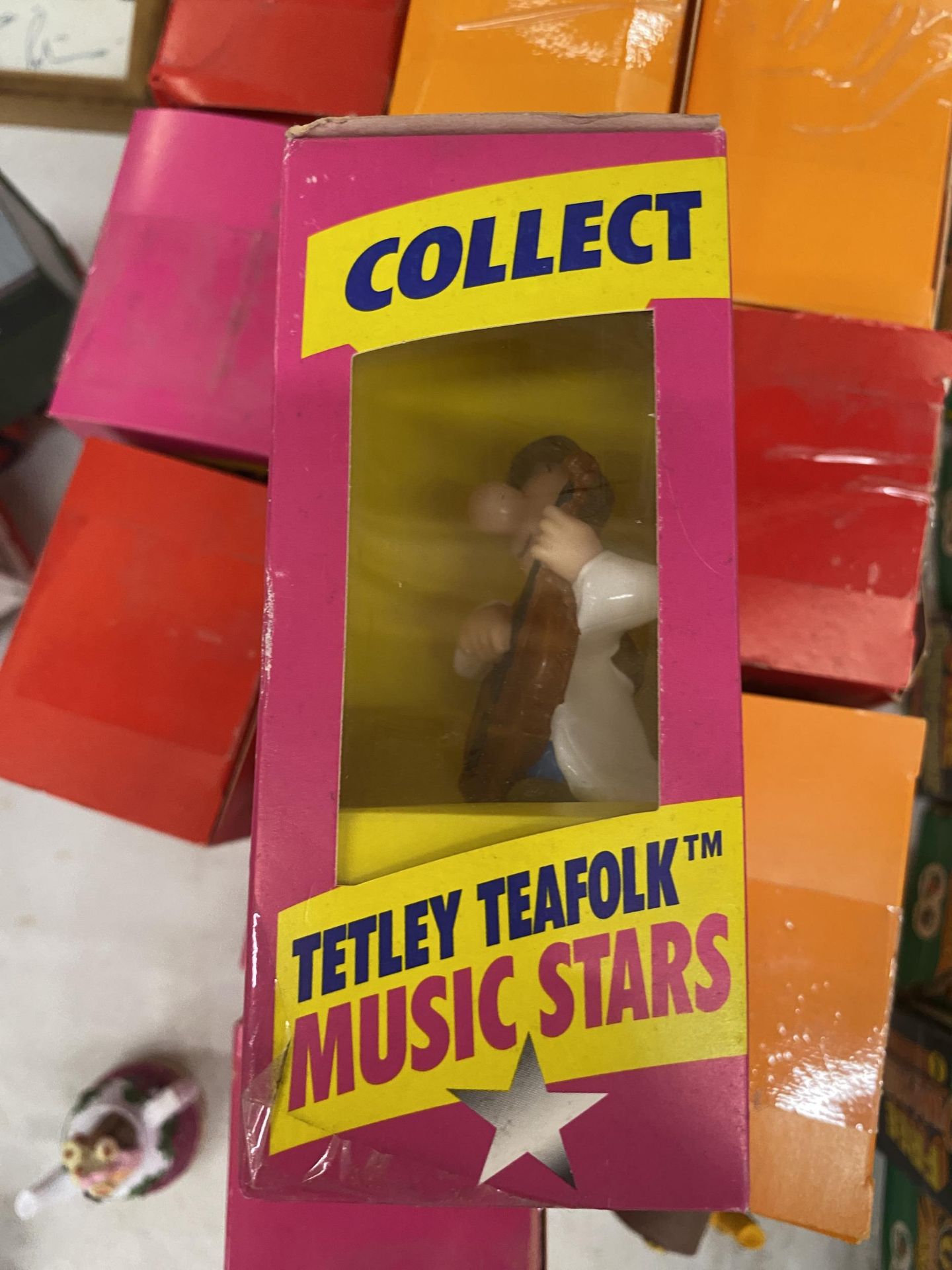 A COLLECTION OF BOXED TETLEY TEAFOLK AND FURTHER ITEMS - Image 2 of 3