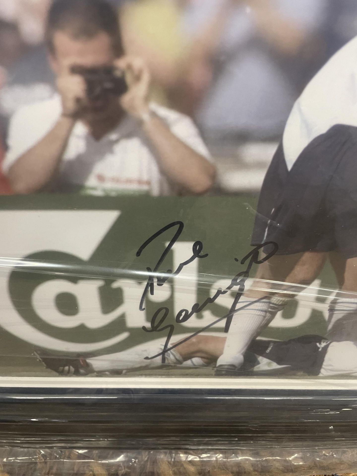 A FRAMED EURO 1996 SIGNED PHOTO BY PAUL GASCOIGNE AND DAVID SEAMAN, WITH ALL STAR SIGNINGS - Image 5 of 7