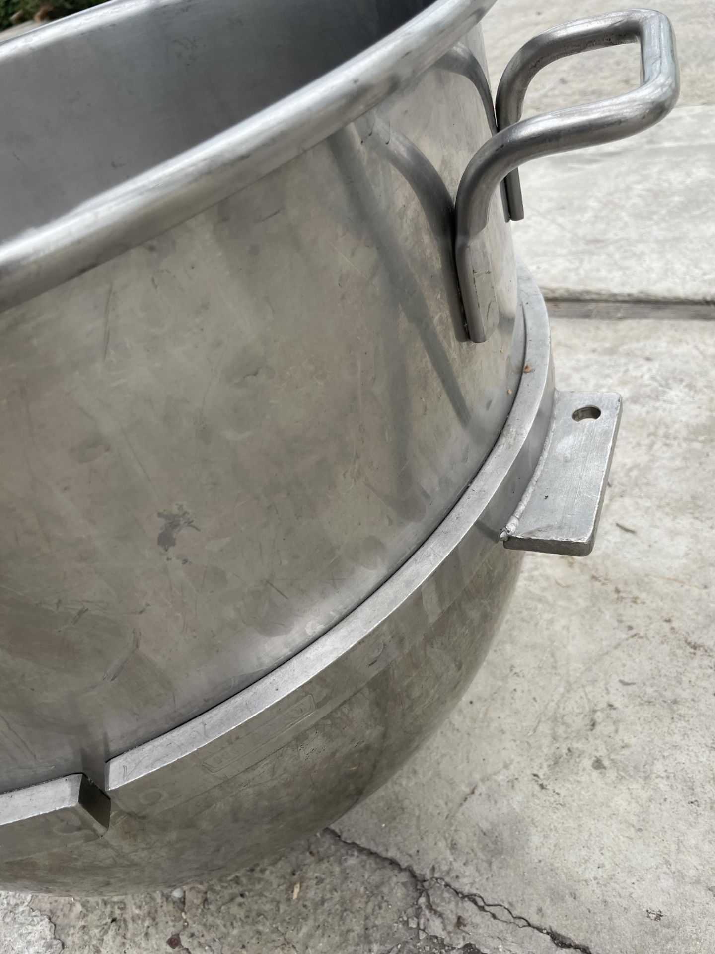 A LARGE STAINLESS STEEL COOKING POT/PLANTER - Image 3 of 3
