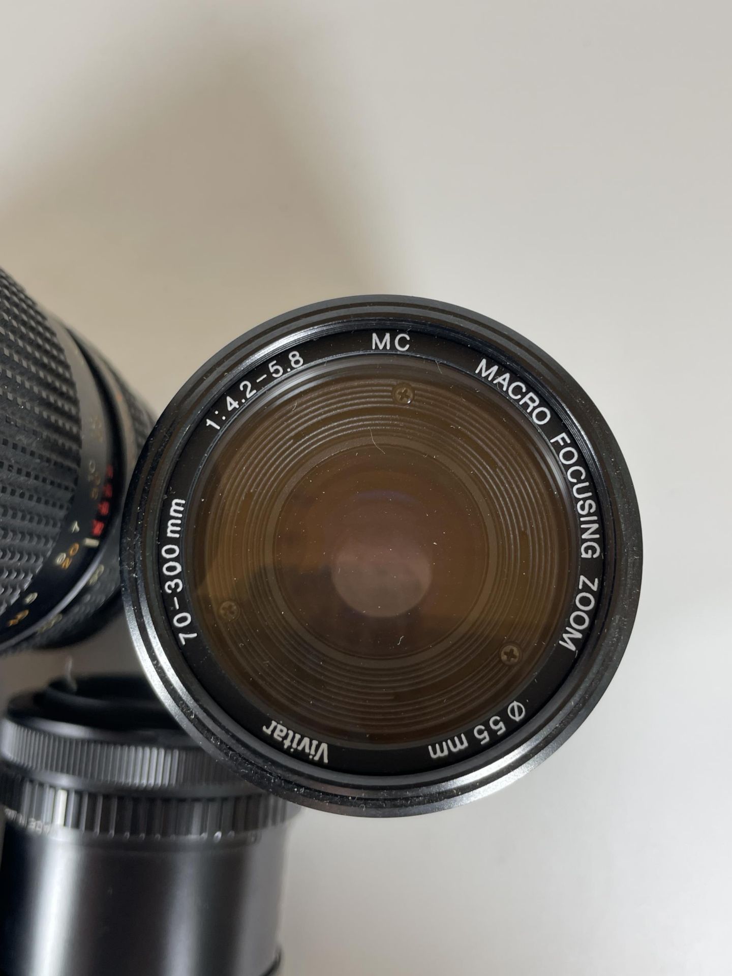 A GROUP OF FIVE VINTAGE CAMERA LENS' - TAMRON BBAR MC, MITSUKI MACRO, VIVITAR MACRO FOCUSING ZOOM, - Image 5 of 7