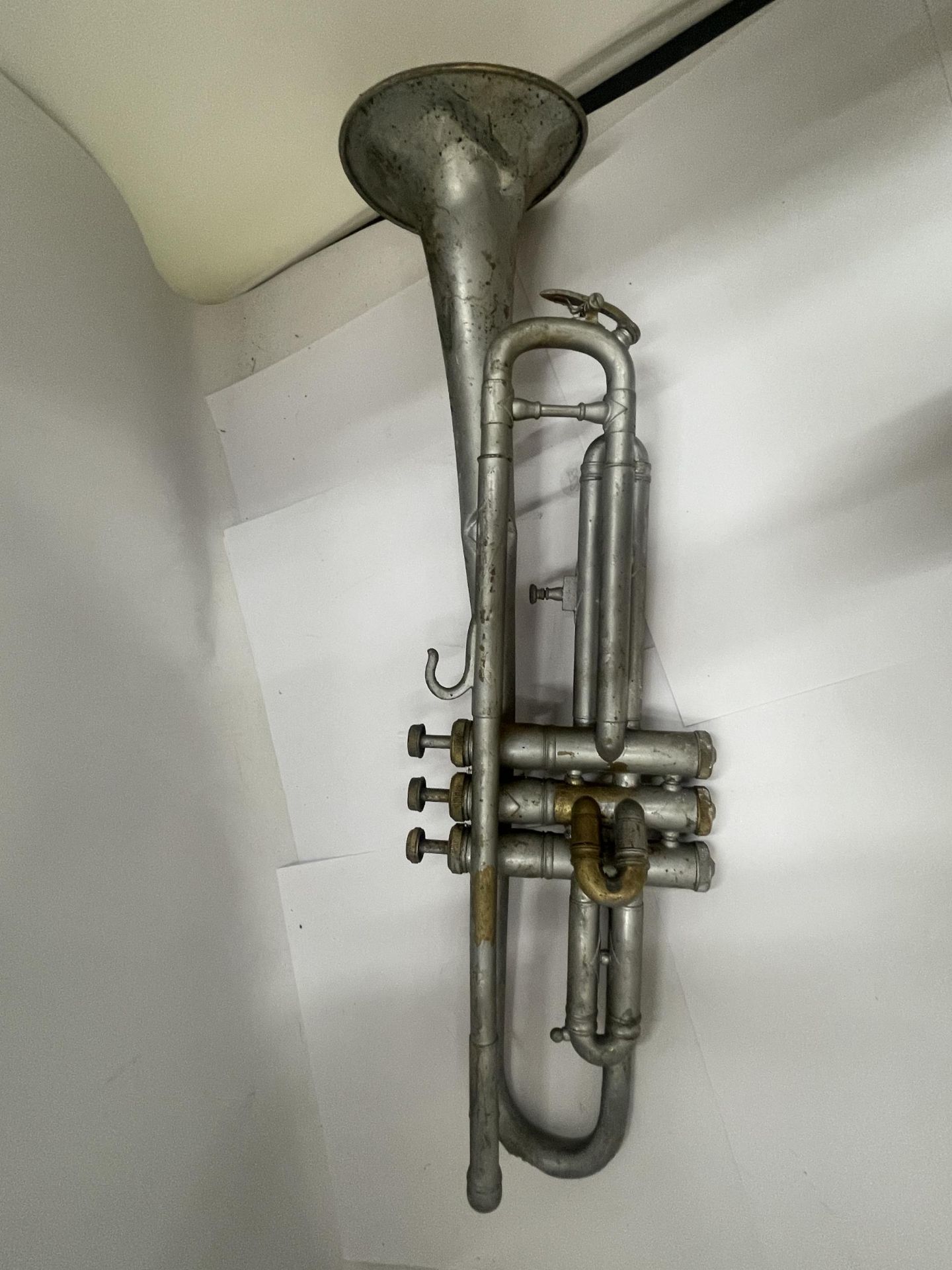 TWO VINTAGE TRUMPETS TO INCLUDE A BRASS EXAMPLE - Image 3 of 4