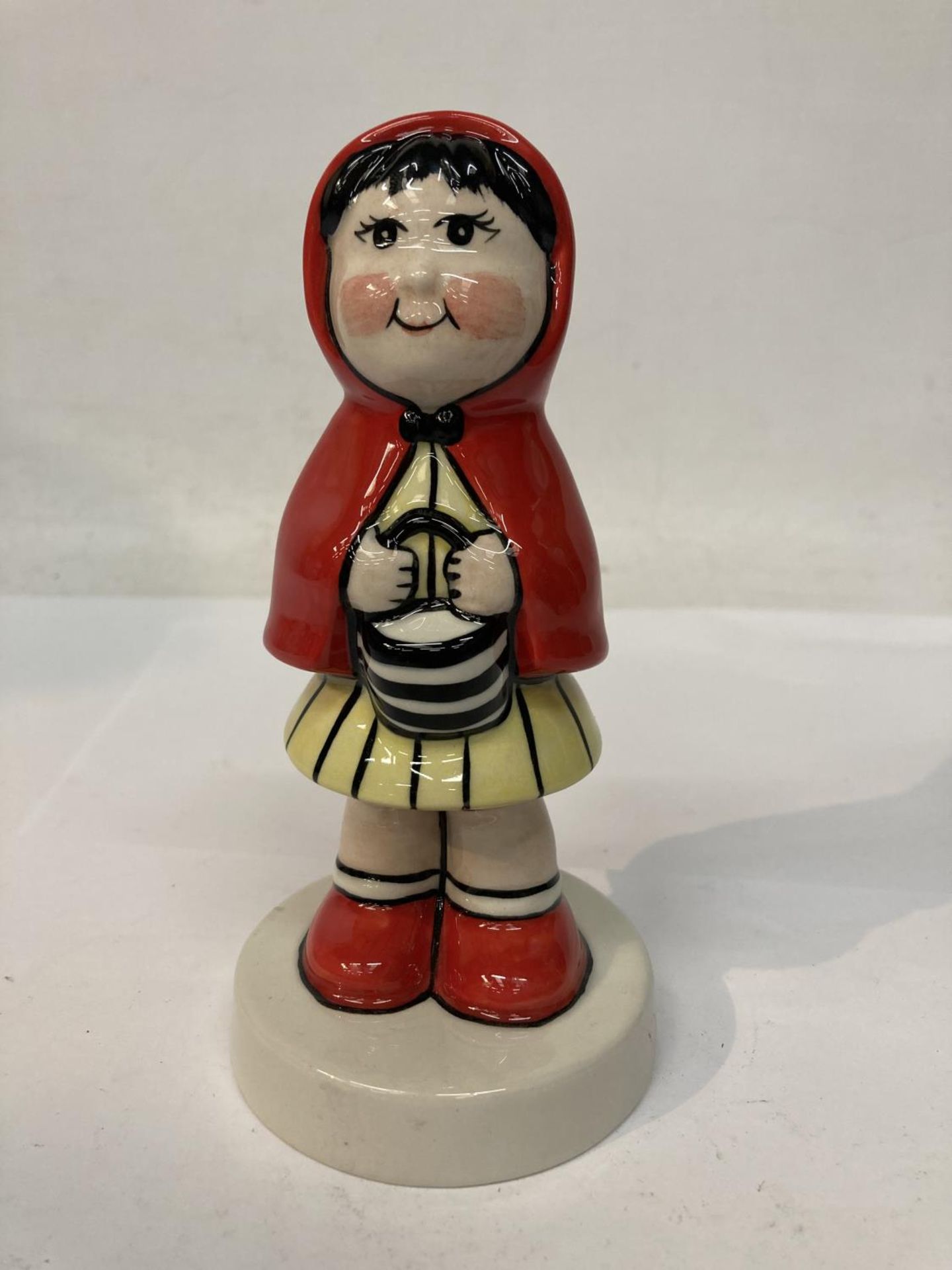 A LIMITED EDITION LORNA BAILEY LITTLE RED RIDING HOOD FIGURE WITH CERTIFICATE, 10/50