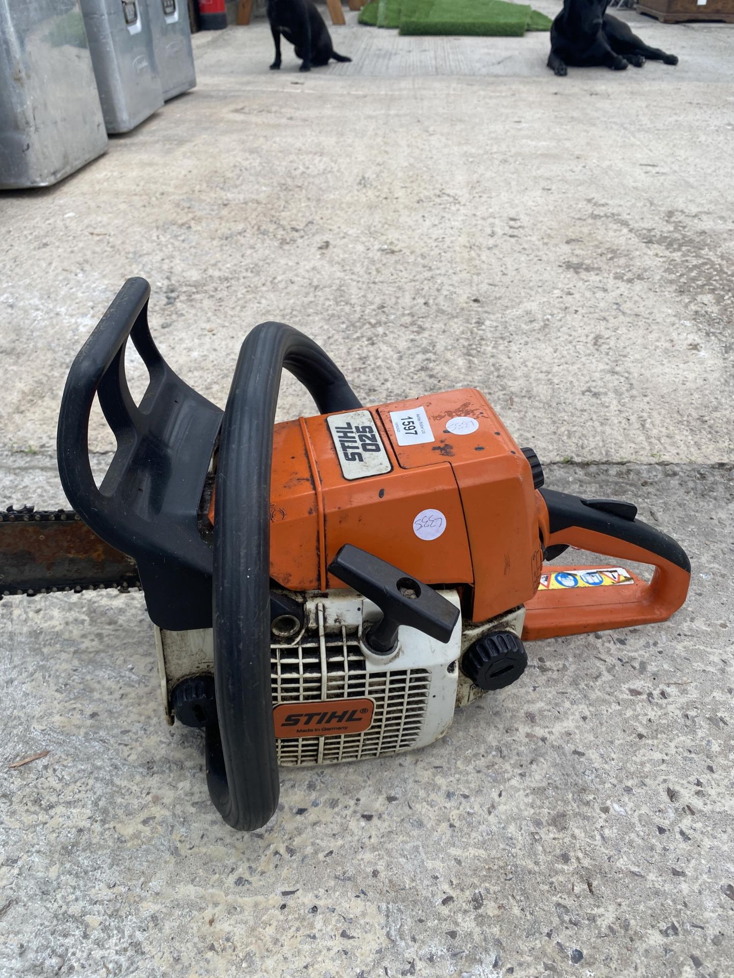 A STIHL 025 PETROL CHAINSAW - Bild 2 aus 3