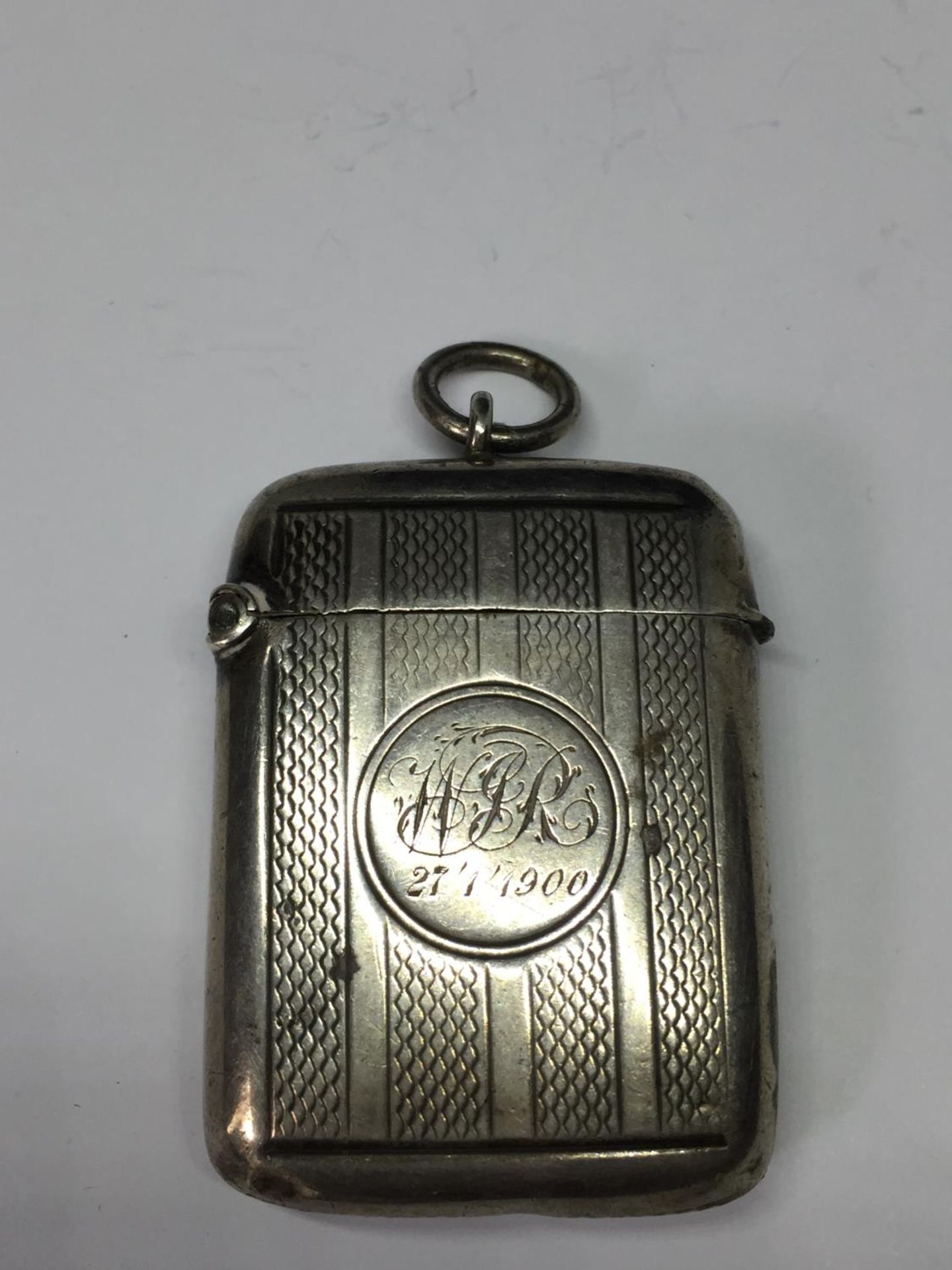 A HALLMARKED BIRMINGHAM SILVER VESTA CASE