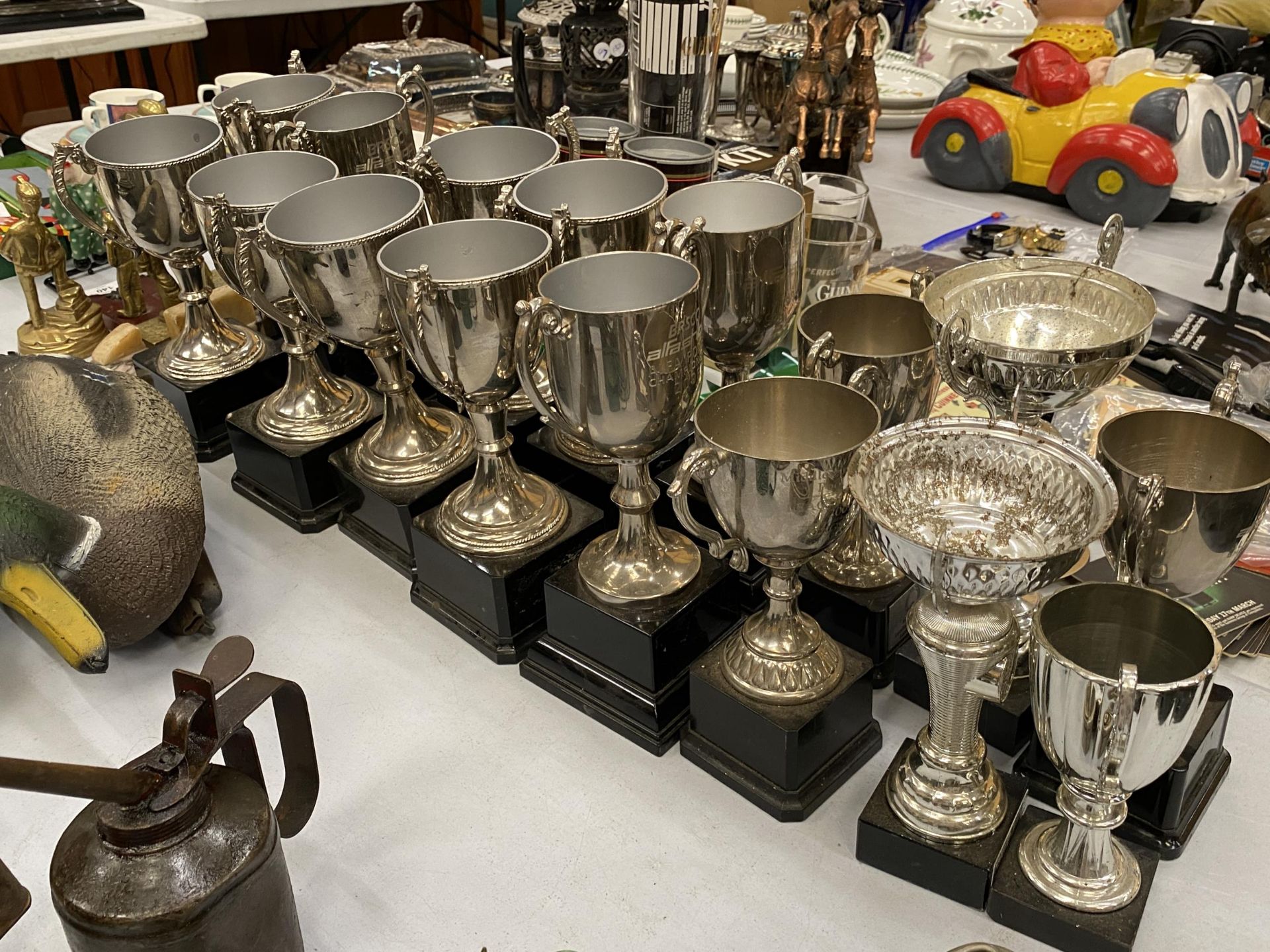 A LARGE COLLECTION OF CUPS AND TROPHIES - 16 IN TOTAL - Image 3 of 3