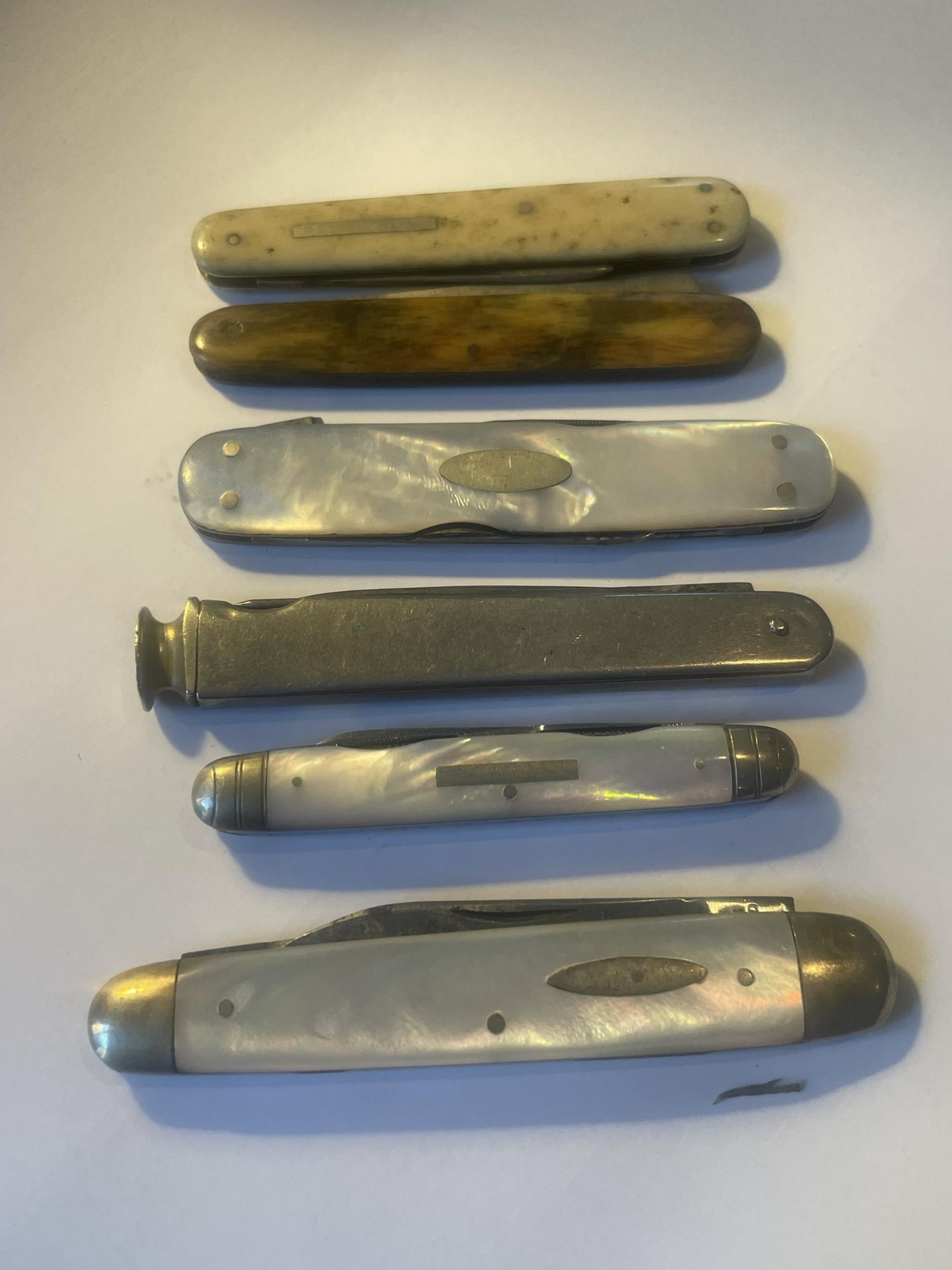 SIX VARIOUS PEN KNIVES TI INCLUDE MOTHER OF PEARL EXAMPLES