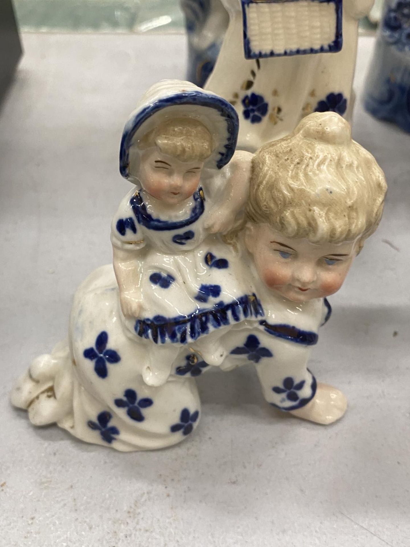 A GROUP OF SIX CONTINENTAL BLUE AND WHITE PORCELAIN FIGURES, LARGEST HEIGHT 23CM - Image 2 of 3