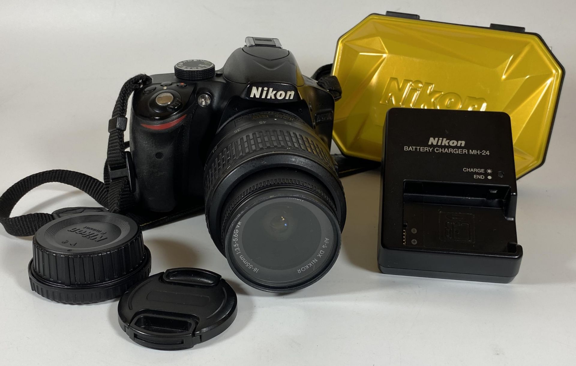 A NIKON D3200 DIGITAL SLR CAMERA WITH AF-S DX NIKKOR 18-55MM 1:3.5-5.6 G VR LENS, CHARGER,