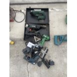 AN ASSORTMENT OF POWER TOOLS TO INCLUDE A HITACHI BATTERY DRILL AND A BOSCH BATTERY SANDER ETC